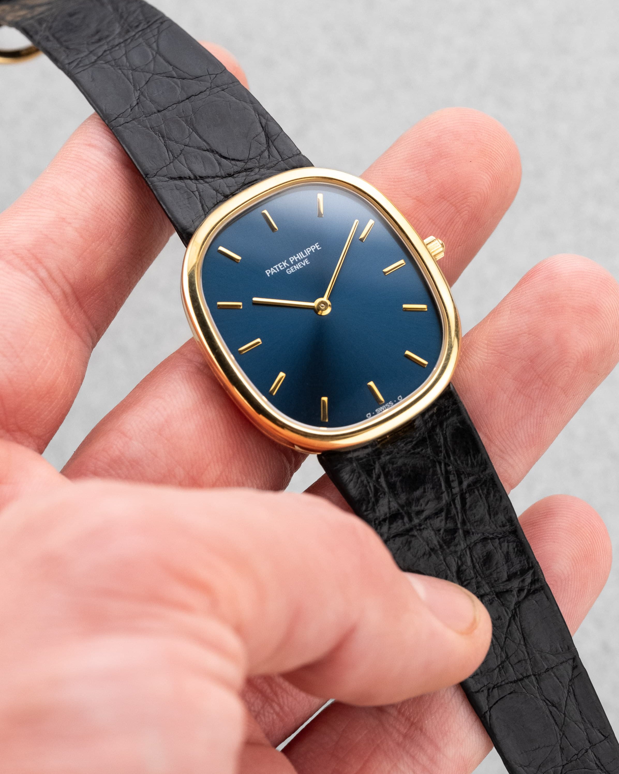 SZRR Superbe Patek Philippe Ellipse d'Or « Jumbo » réf. 3738 Automatique Sigma, Full Set, Cal. 240 Micro-Rotor - Lifestyle