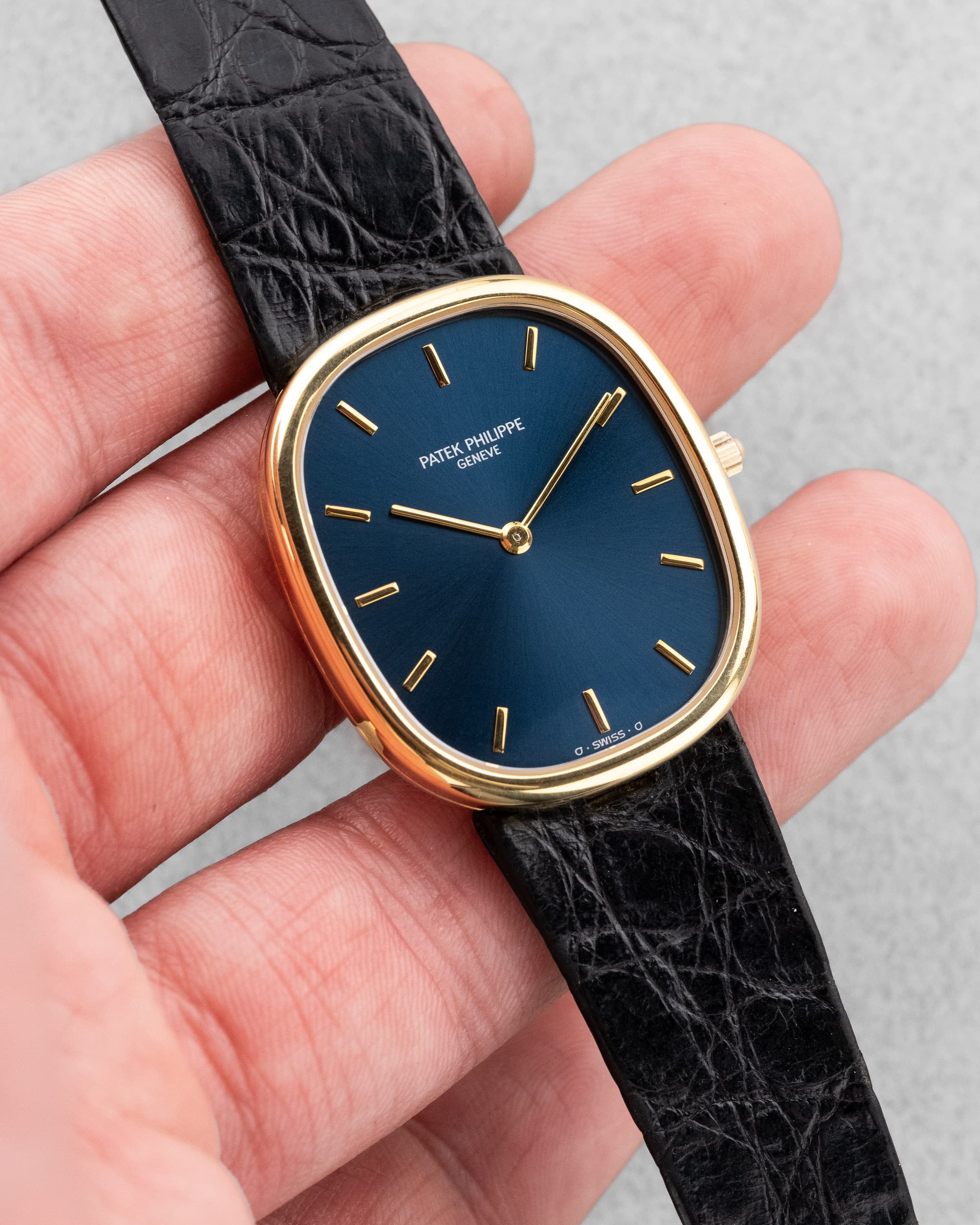 SZRR Superbe Patek Philippe Ellipse d'Or « Jumbo » réf. 3738 Automatique Sigma, Full Set, Cal. 240 Micro-Rotor - Lifestyle