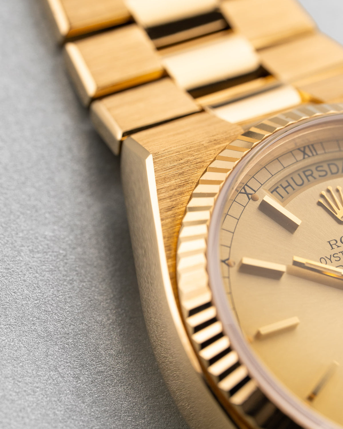 TZBB Rolex Day-Date Oysterquartz réf. 19018 en or jaune de 1979 – Excellent état - Left side