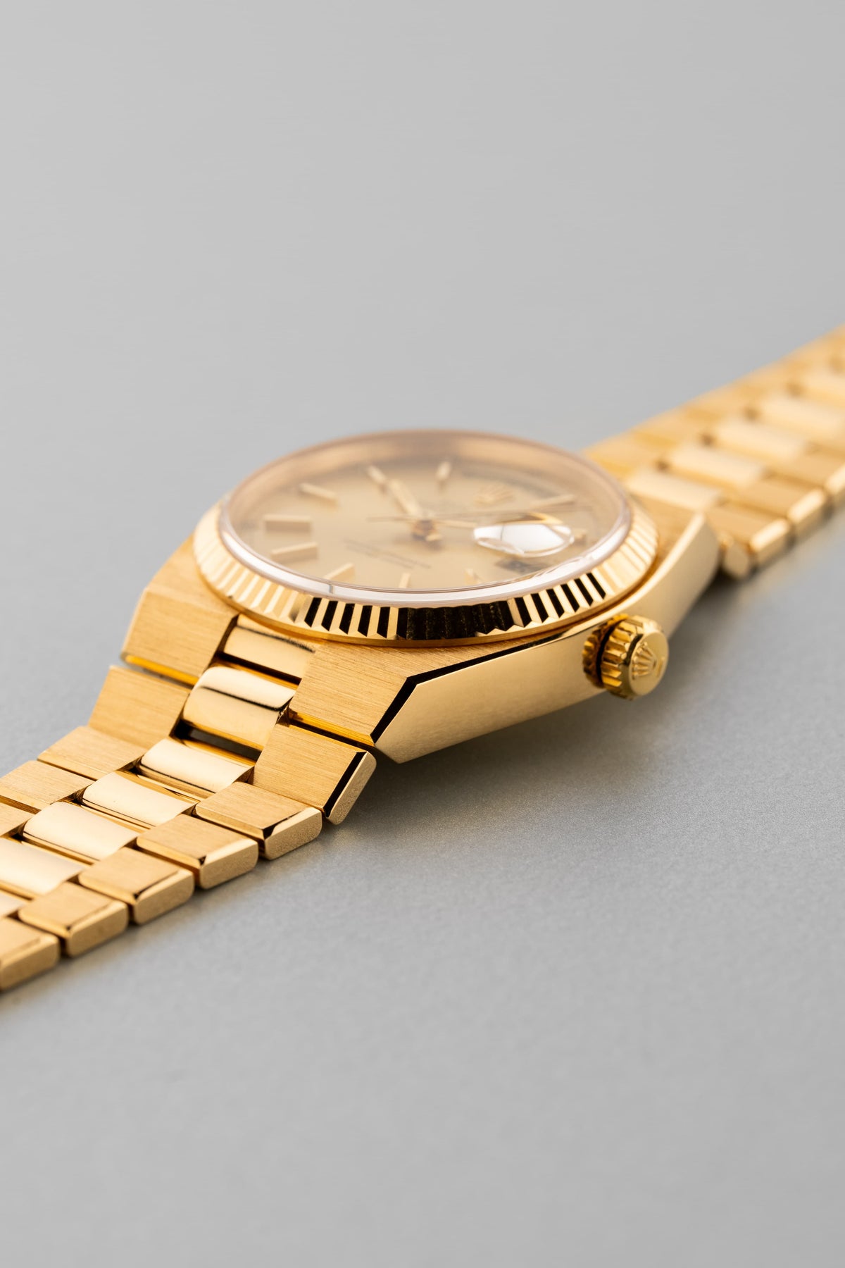 TZBB Rolex Day-Date Oysterquartz ref. 19018 イエローゴールド、1979年製 – 極めて良好なコンディション - 右側面