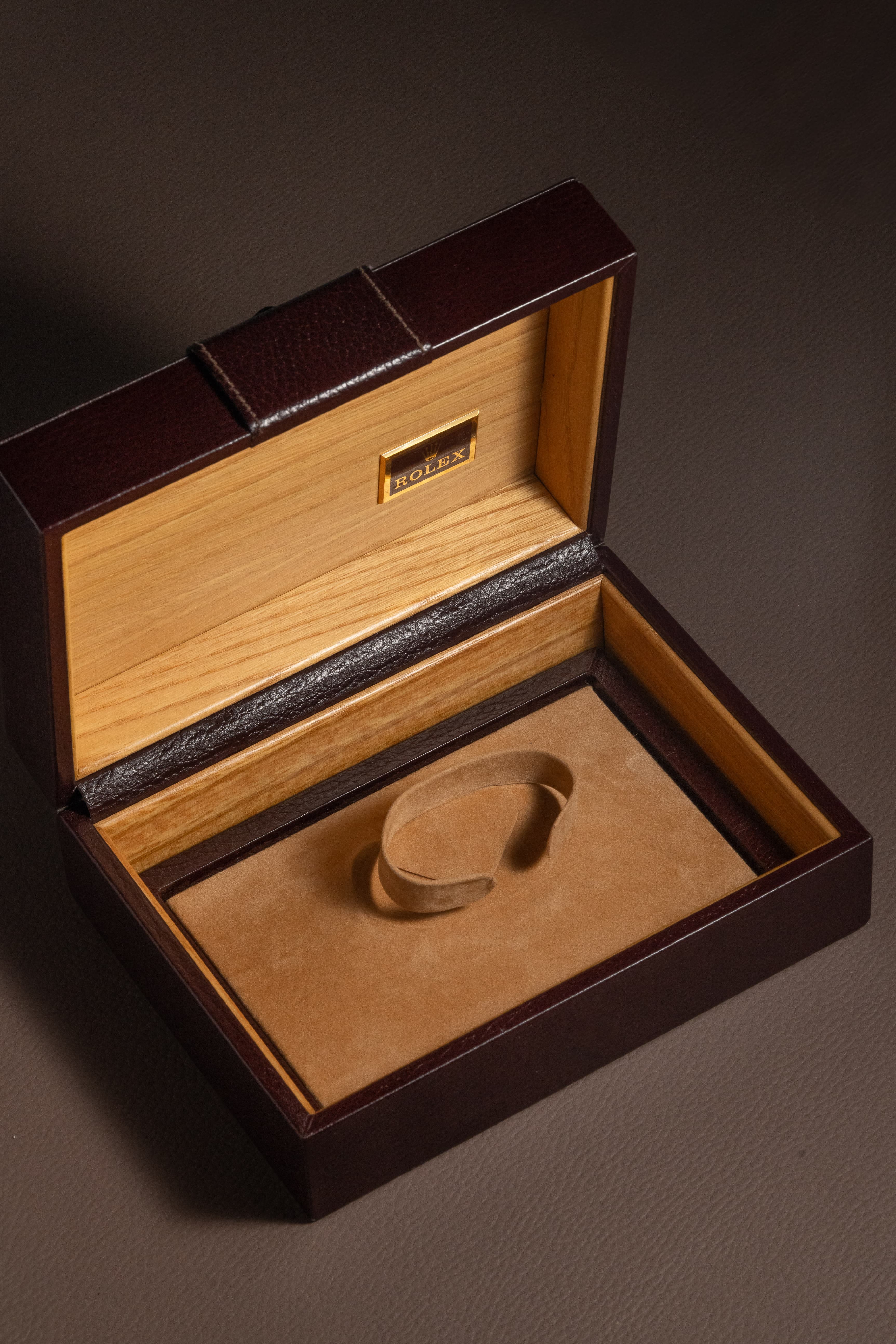 U5YK ساعة Rolex Day-Date رائعة ref. 18238 «ميناء Lavande/بنفسجي» من عام 1989 – Full Set - العلبة