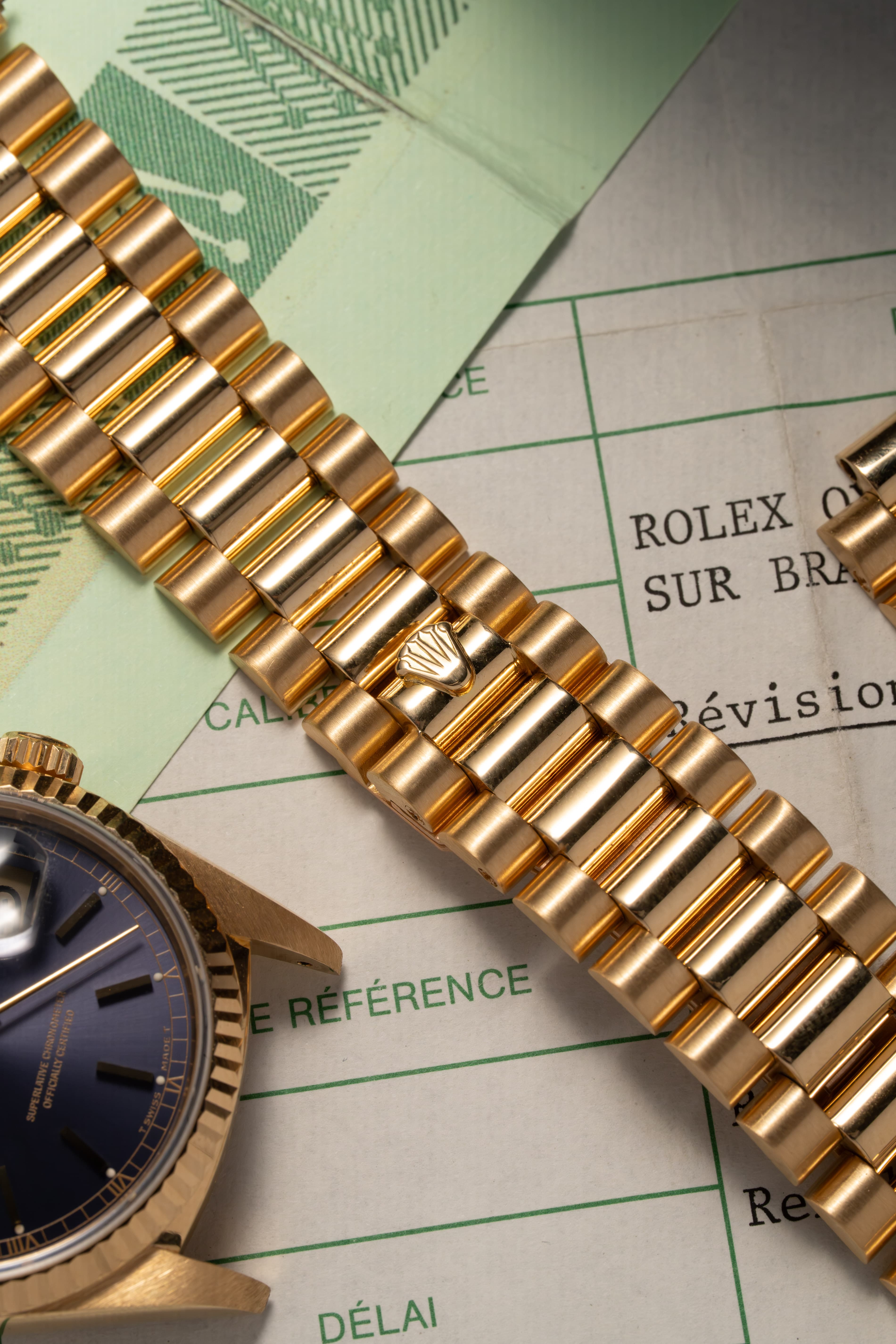 U5YK ساعة Rolex Day-Date رائعة ref. 18238 «ميناء Lavande/بنفسجي» من عام 1989 – Full Set - الإبزيم من الخارج