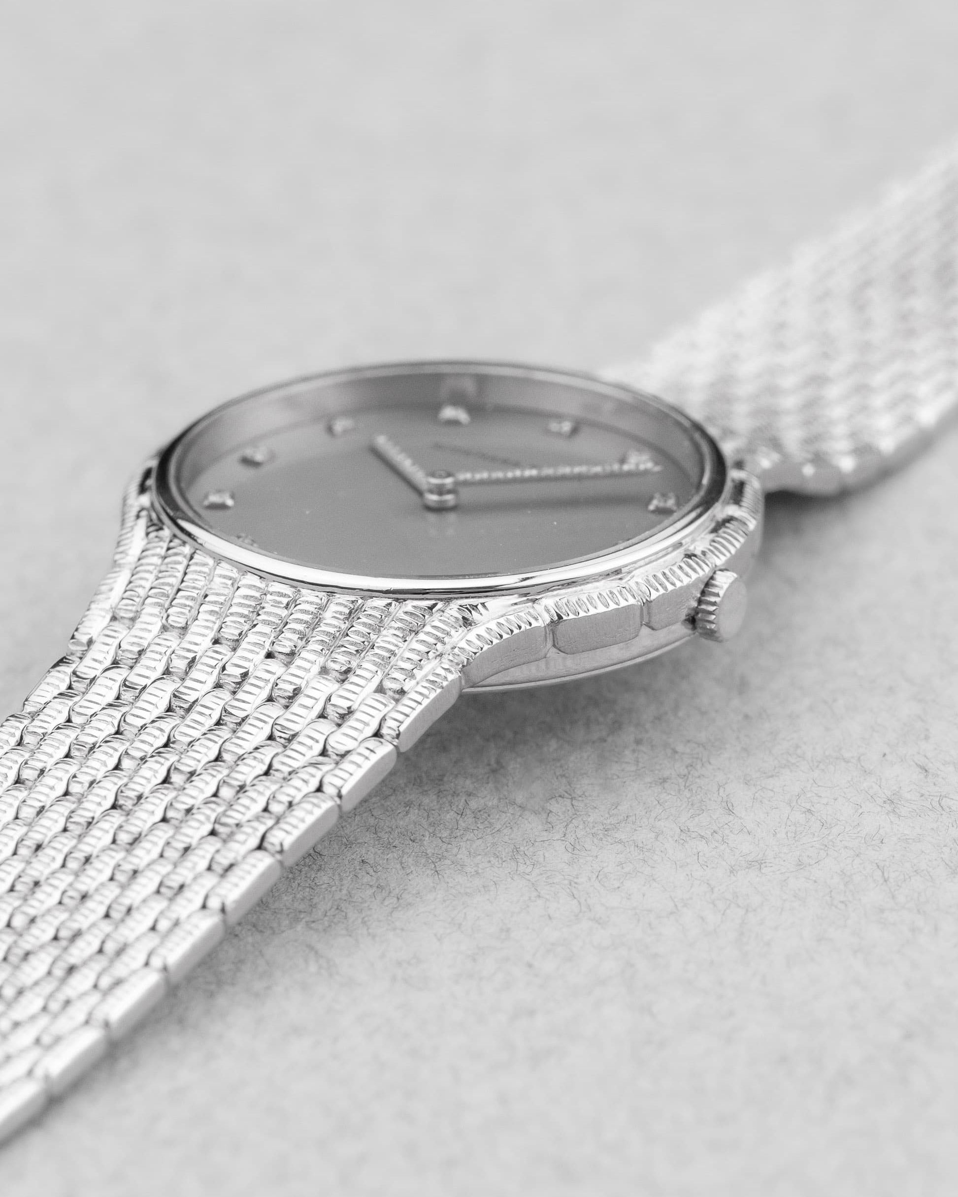 UGR5 Audemars Piguet « Cobra Ronde » en or blanc et diamants, bracelet intégré, de 1989 - Feature