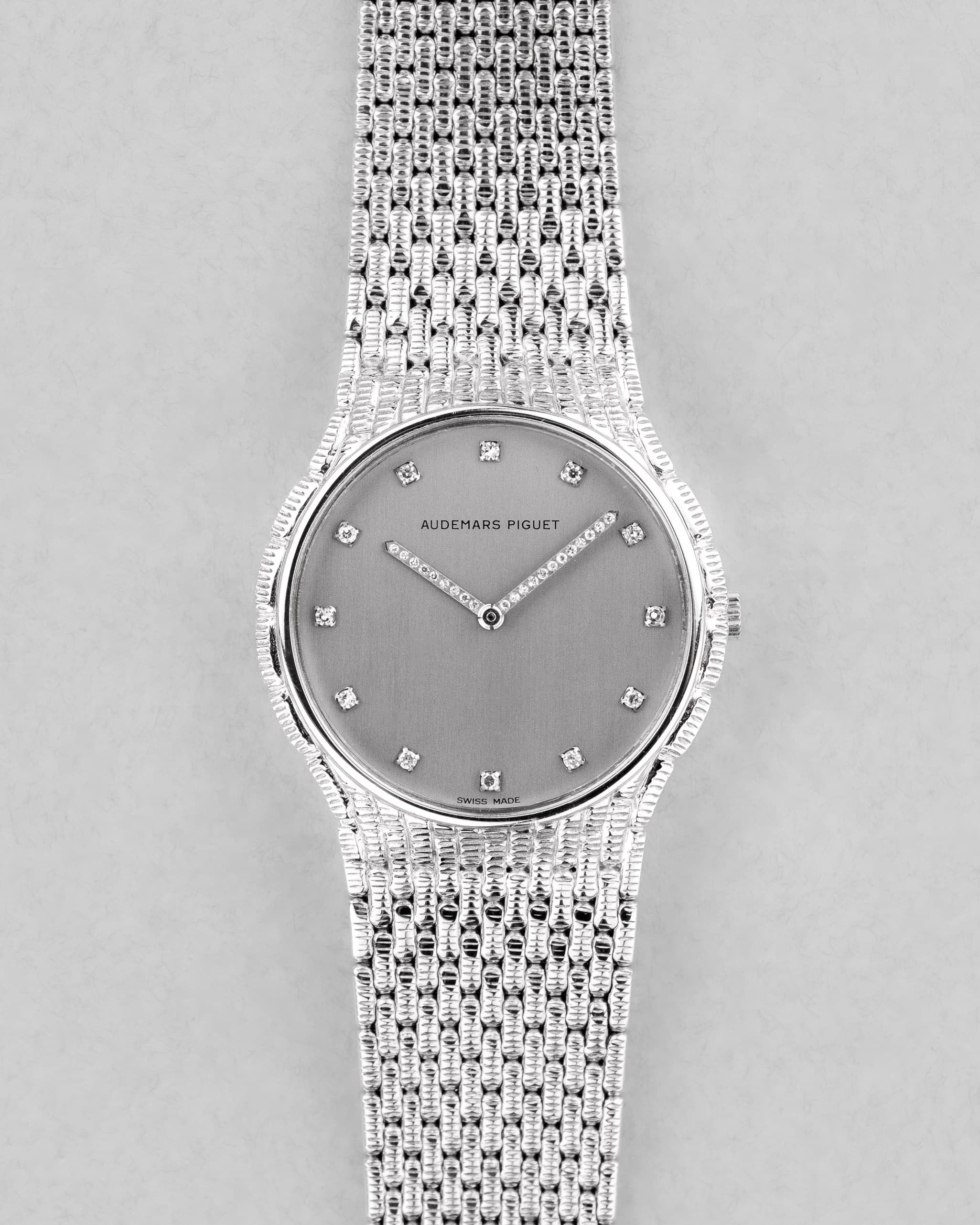 UGR5 Audemars Piguet « Cobra Ronde » en or blanc et diamants, bracelet intégré, de 1989 - Front