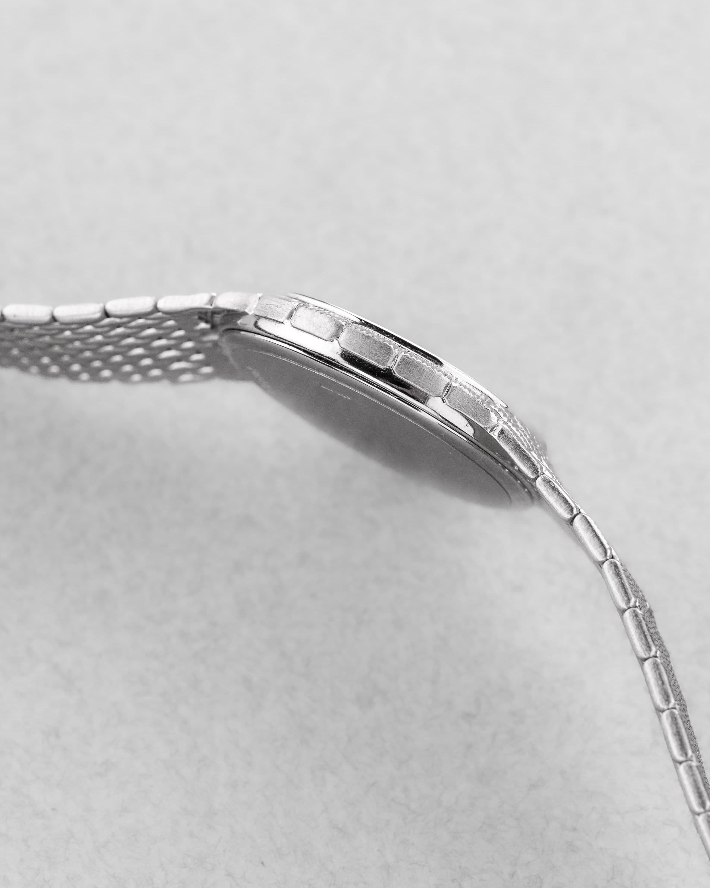 UGR5 Audemars Piguet « Cobra Ronde » en or blanc et diamants, bracelet intégré, de 1989 - Left side