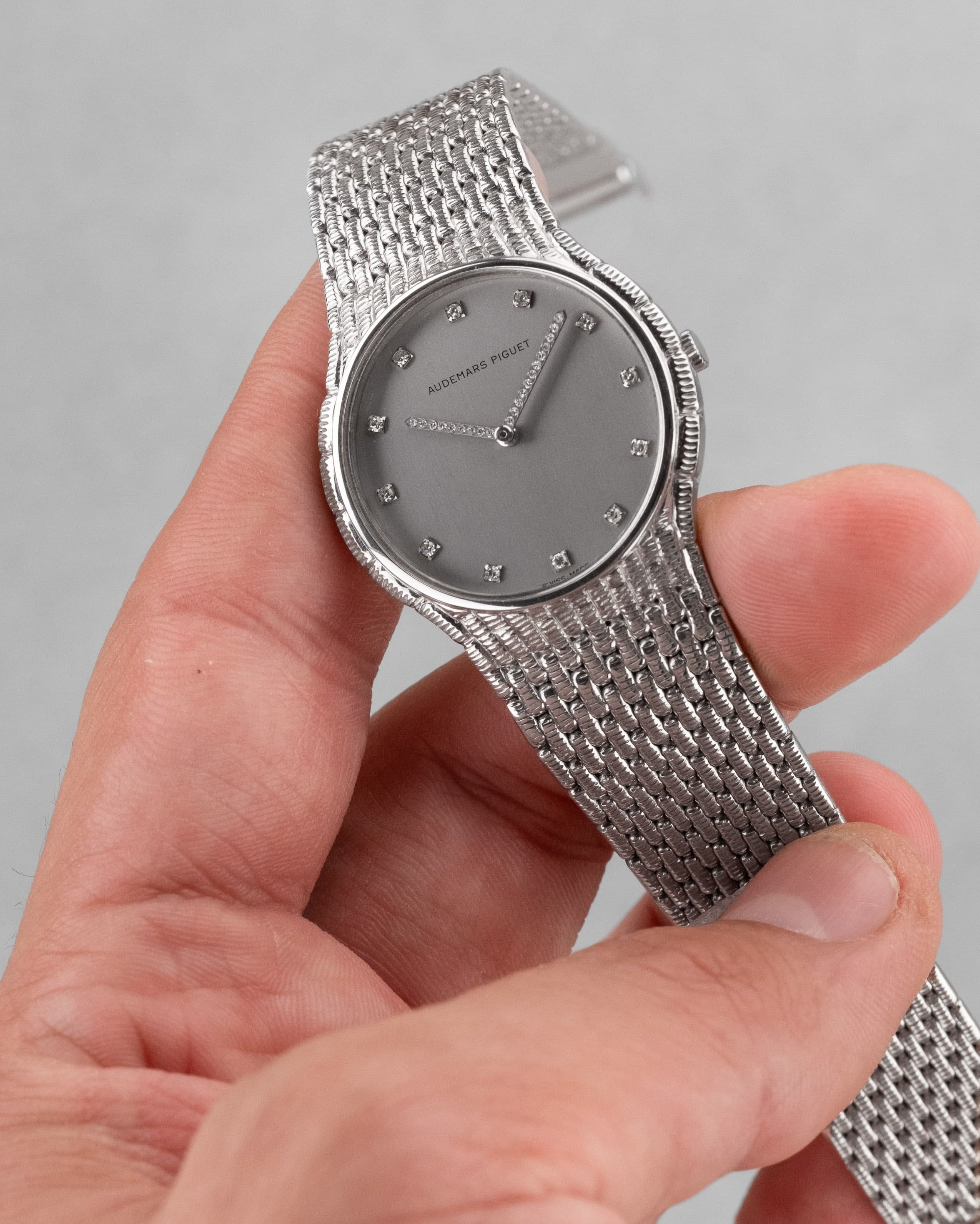 UGR5 Audemars Piguet « Cobra Ronde » en or blanc et diamants, bracelet intégré, de 1989 - Overview