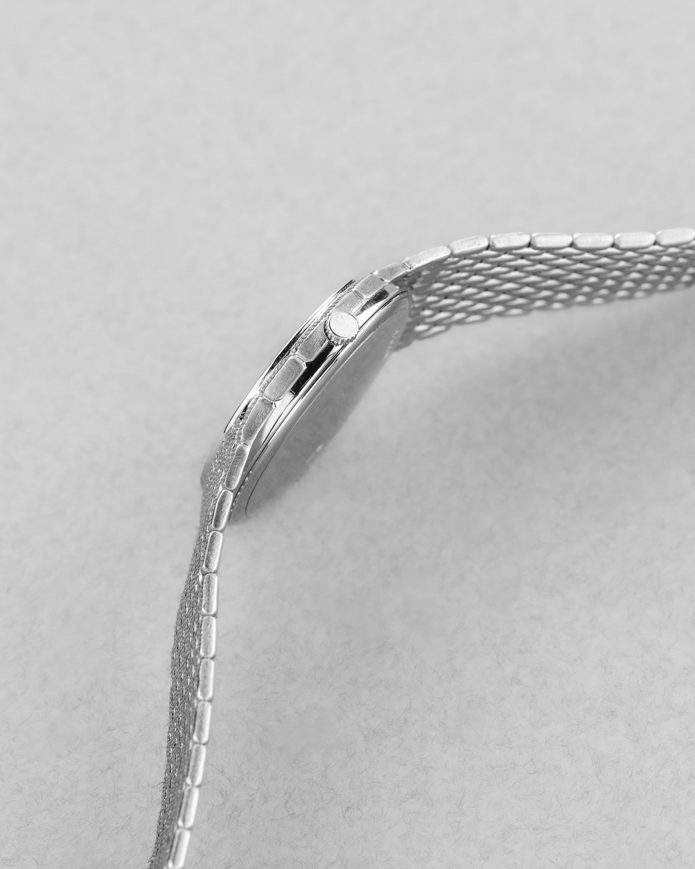 UGR5 Audemars Piguet « Cobra Ronde » en or blanc et diamants, bracelet intégré, de 1989 - Right side