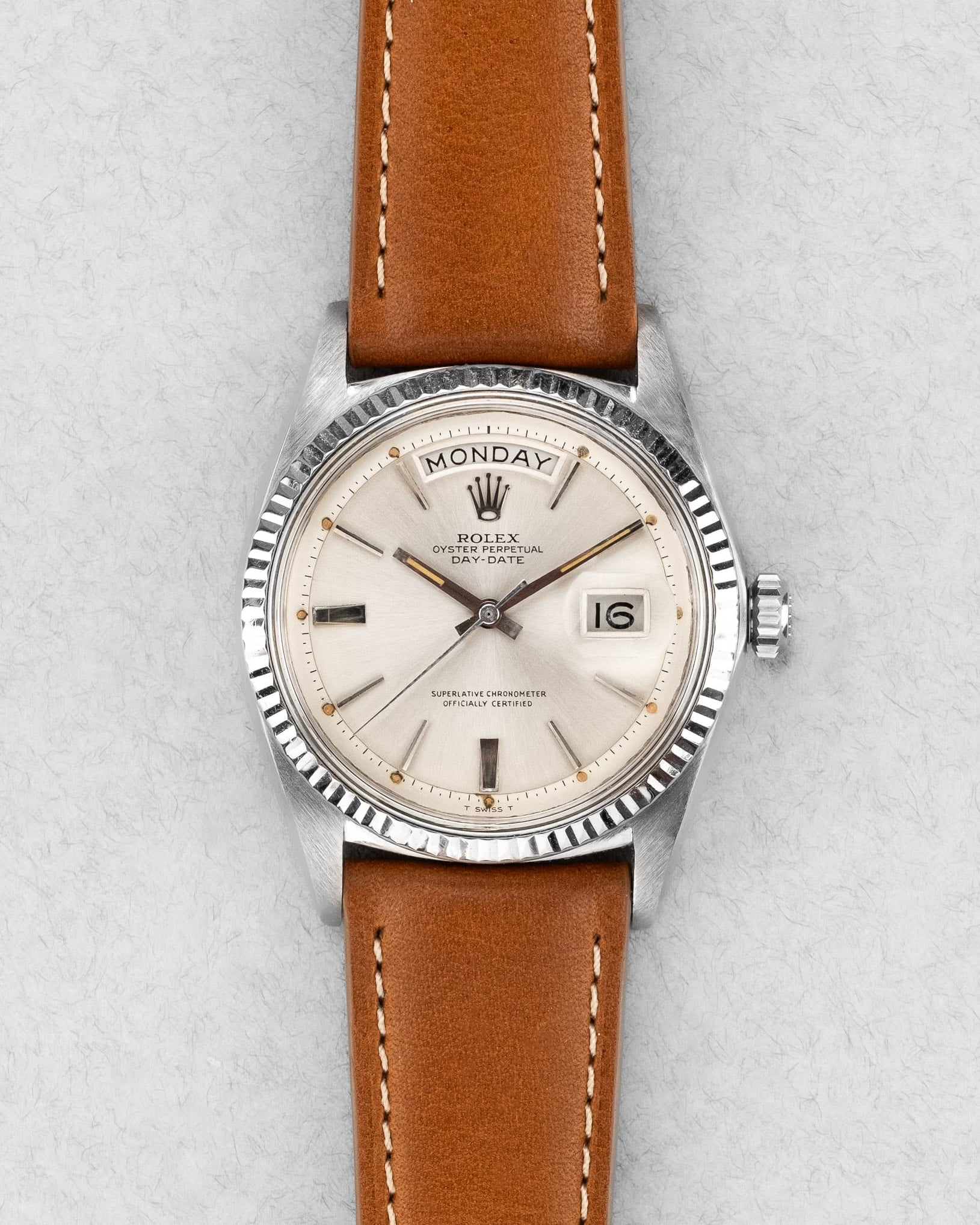 UJ7Q Rolex Day-Date 1803 en or blanc de 1968 – Cadran « Doorstop » - Front