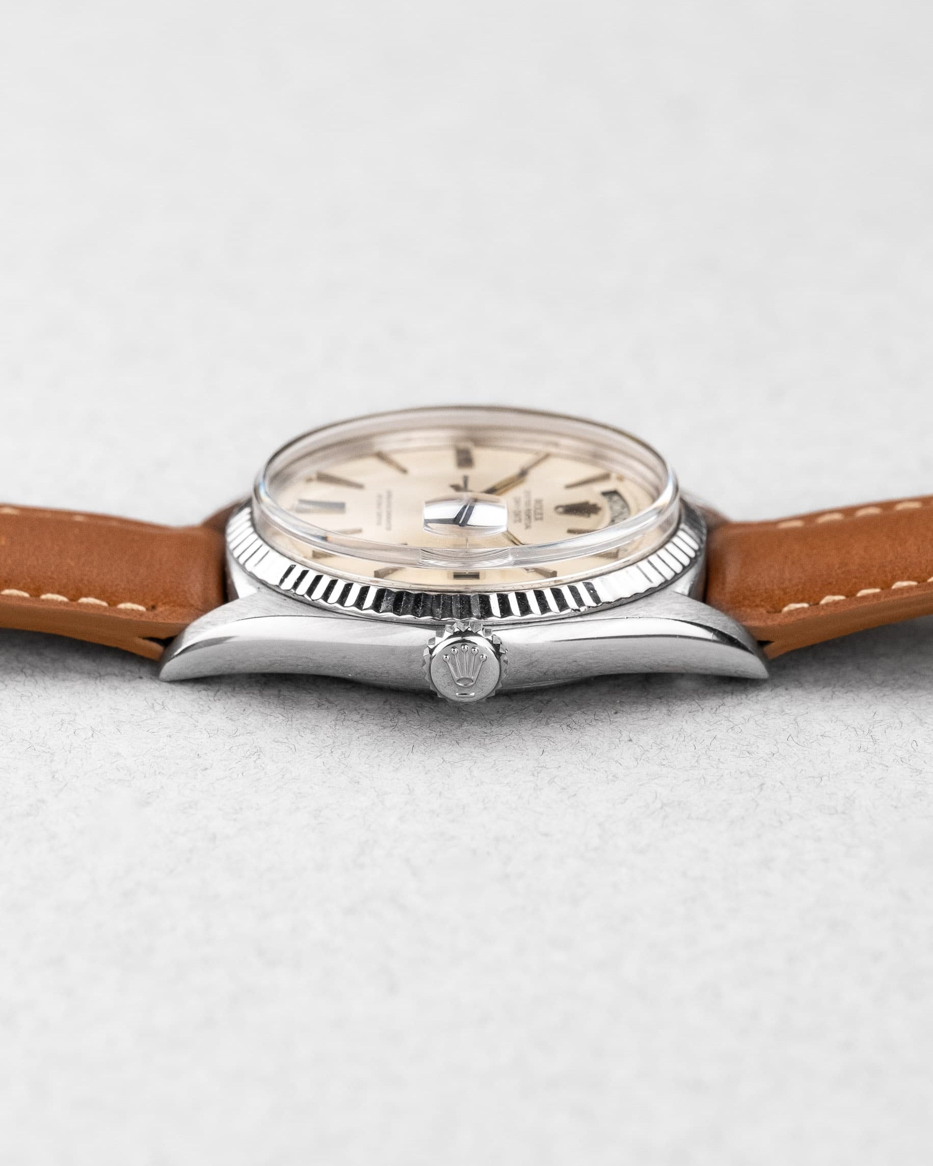 UJ7Q Rolex Day-Date 1803 en or blanc de 1968 – Cadran « Doorstop » - Right side