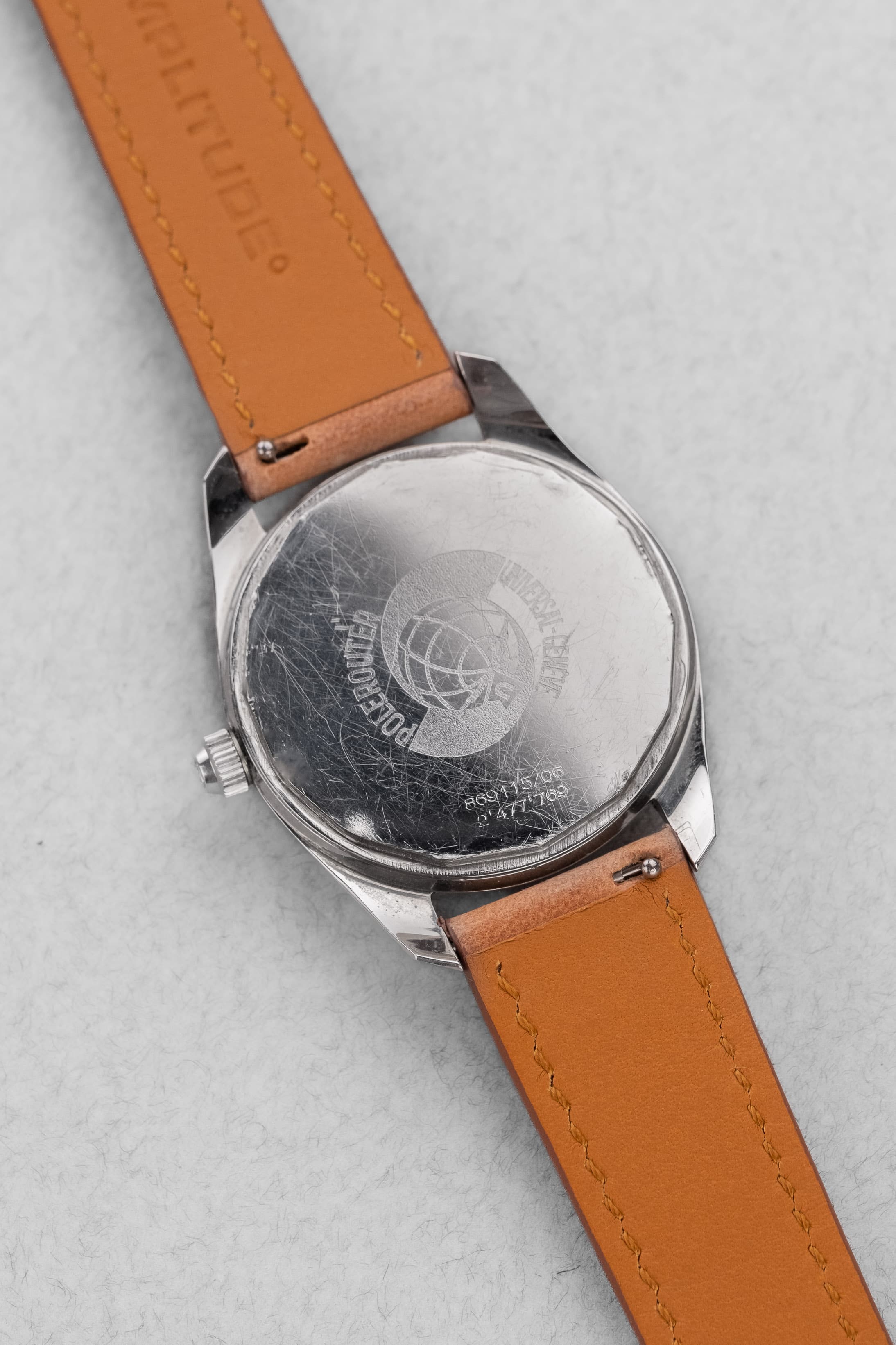 UQWJ Universal Genève Polerouter Date Micro-Rotor ref. 869115/06 — 1966-1967년 - 후면