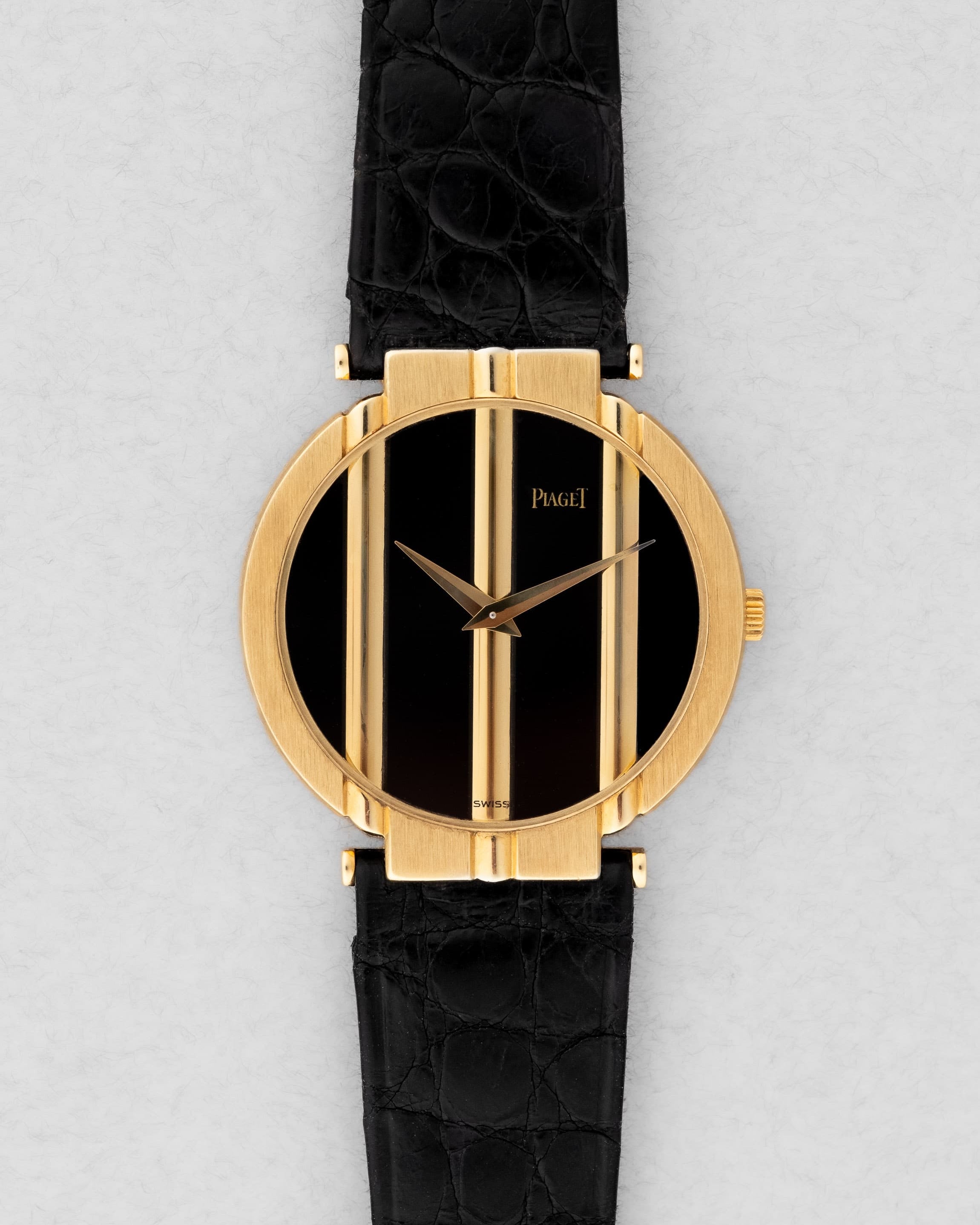 UQYY Piaget Polo « Medium » de 1ère génération en or jaune et cadran en Onyx noir, réf. 8673, circa 1980 - Front
