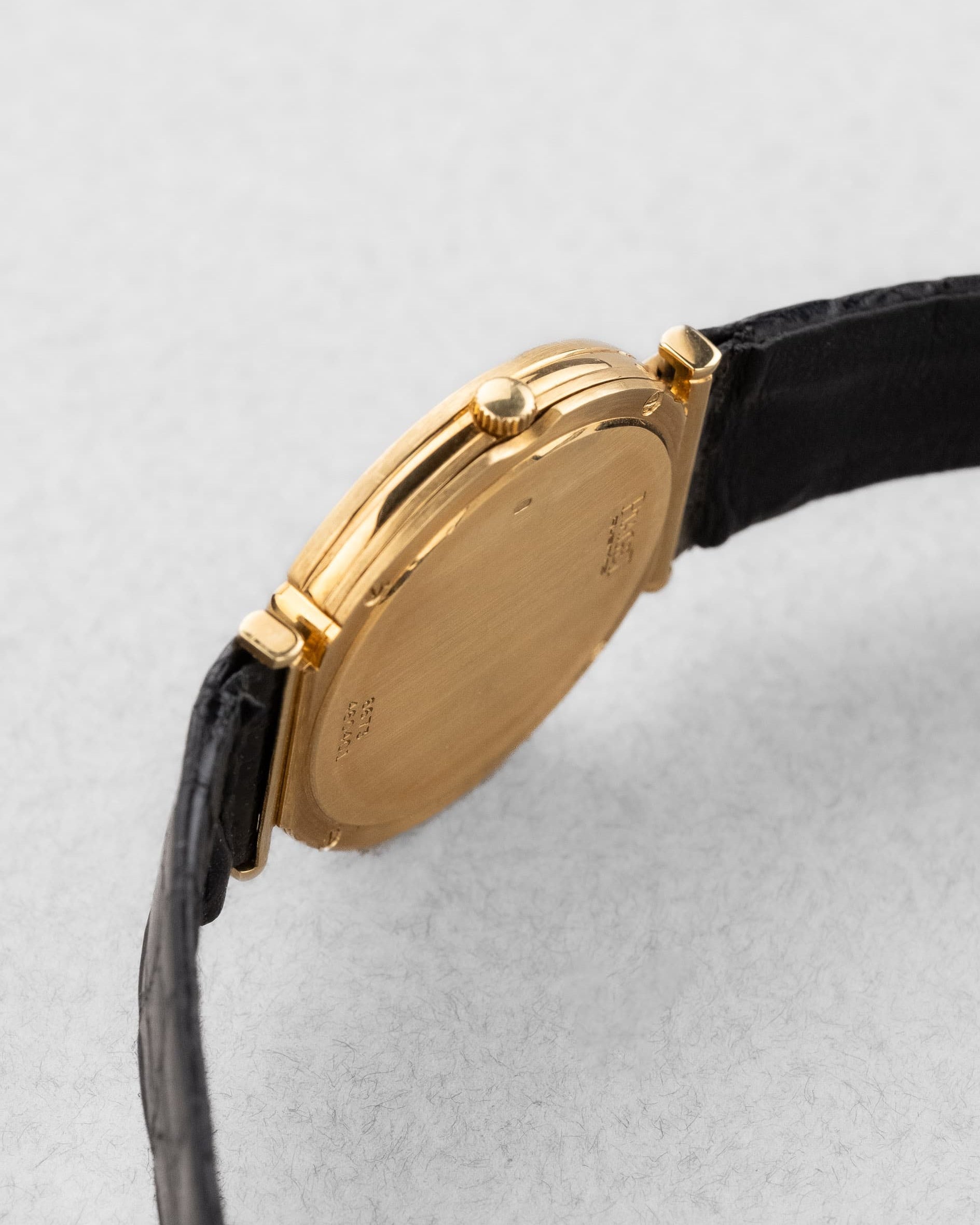 UQYY Piaget Polo « Medium » de 1ère génération en or jaune et cadran en Onyx noir, réf. 8673, circa 1980 - Right side