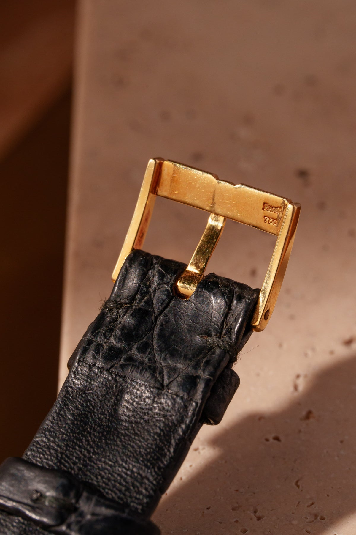 UQYY Piaget Polo 「Medium」 イエローゴールド製、ブラックオニキスダイヤル、ref. 8673、1980年頃 - バックル内側