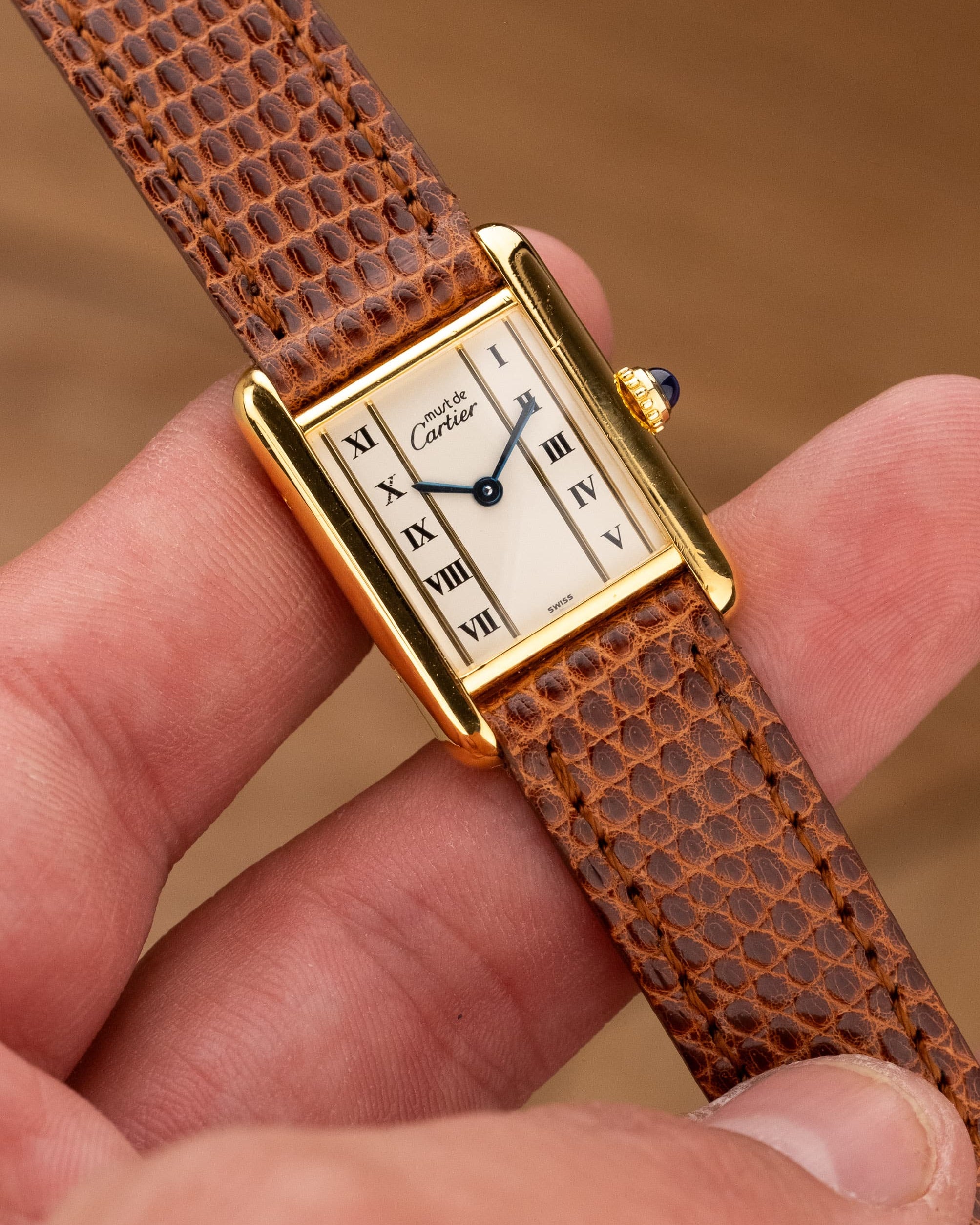 VF5Q Cartier Tank Must Quartz Lady « White Roman Columns » - Lifestyle