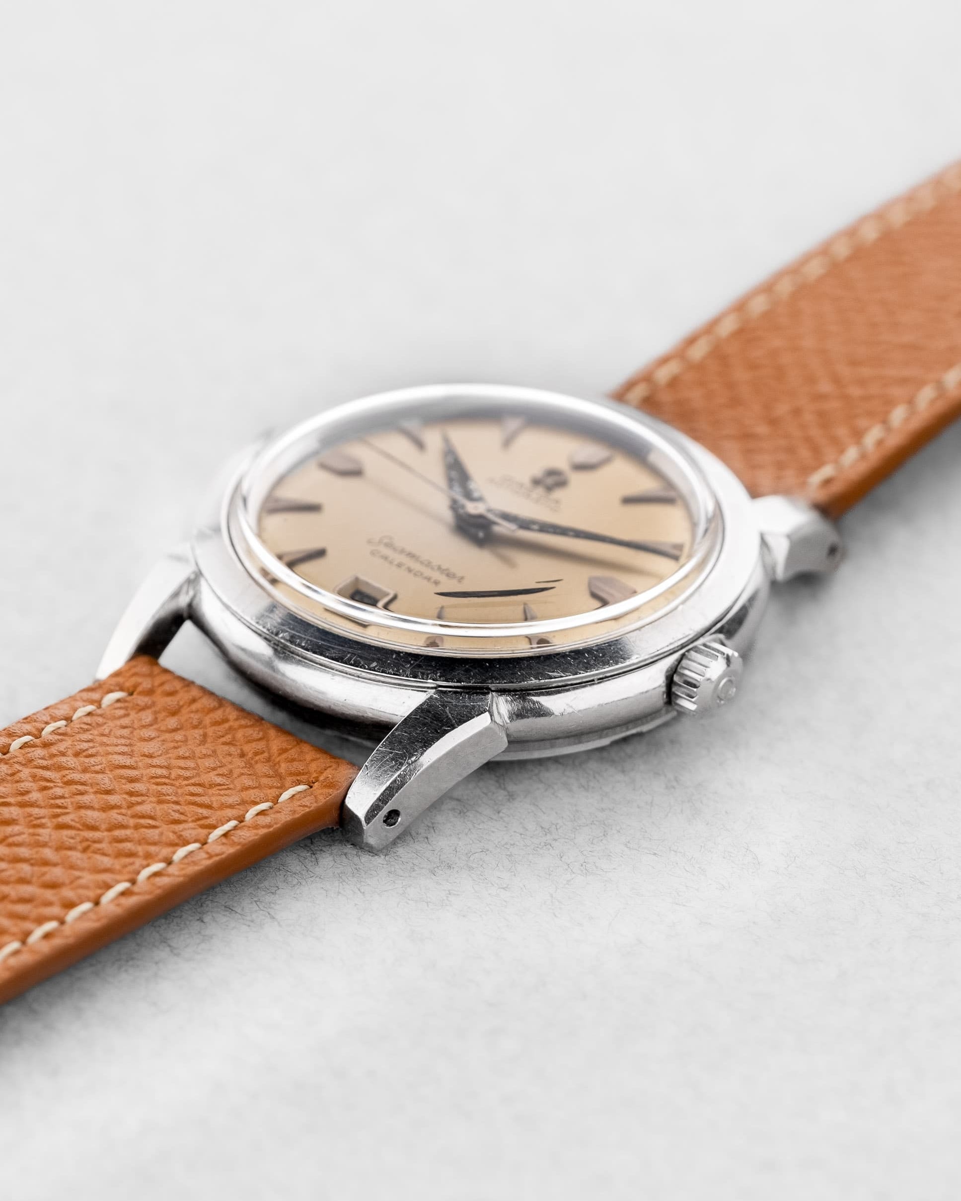 VUNG Superbe Omega Seamaster Calendar réf. 2627-5 SC de 1ère génération, produite en 1952 - Feature