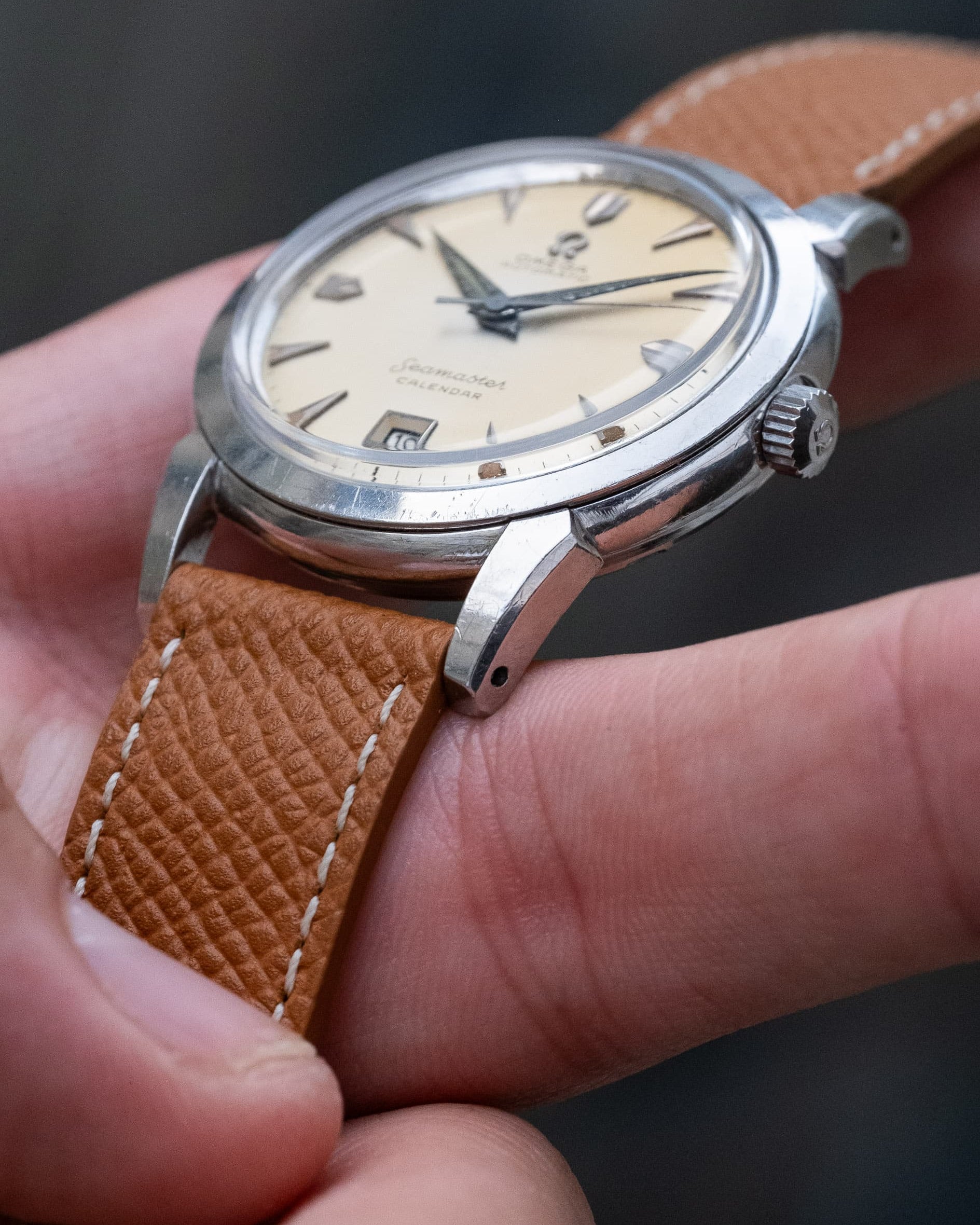 VUNG Superbe Omega Seamaster Calendar réf. 2627-5 SC de 1ère génération, produite en 1952 - Feature