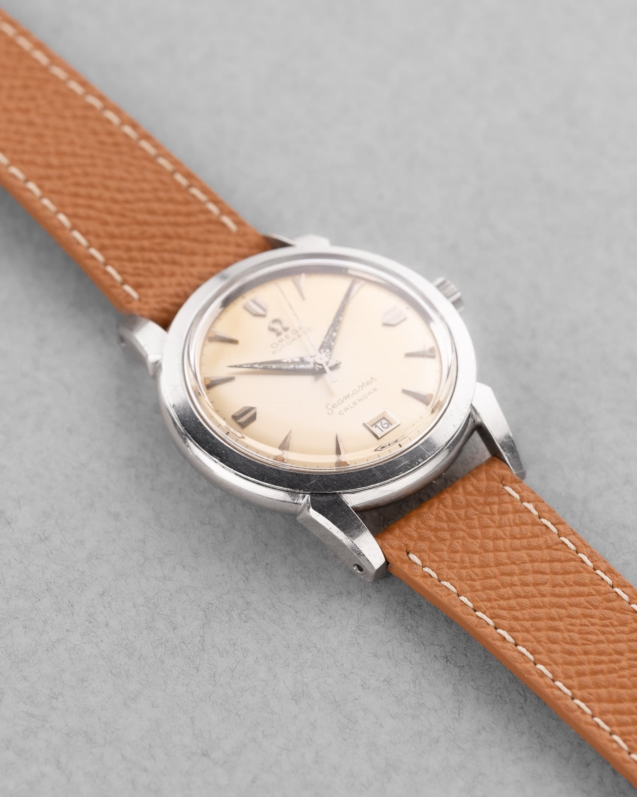 VUNG Superbe Omega Seamaster Calendar réf. 2627-5 SC de 1ère génération, produite en 1952 - Left side