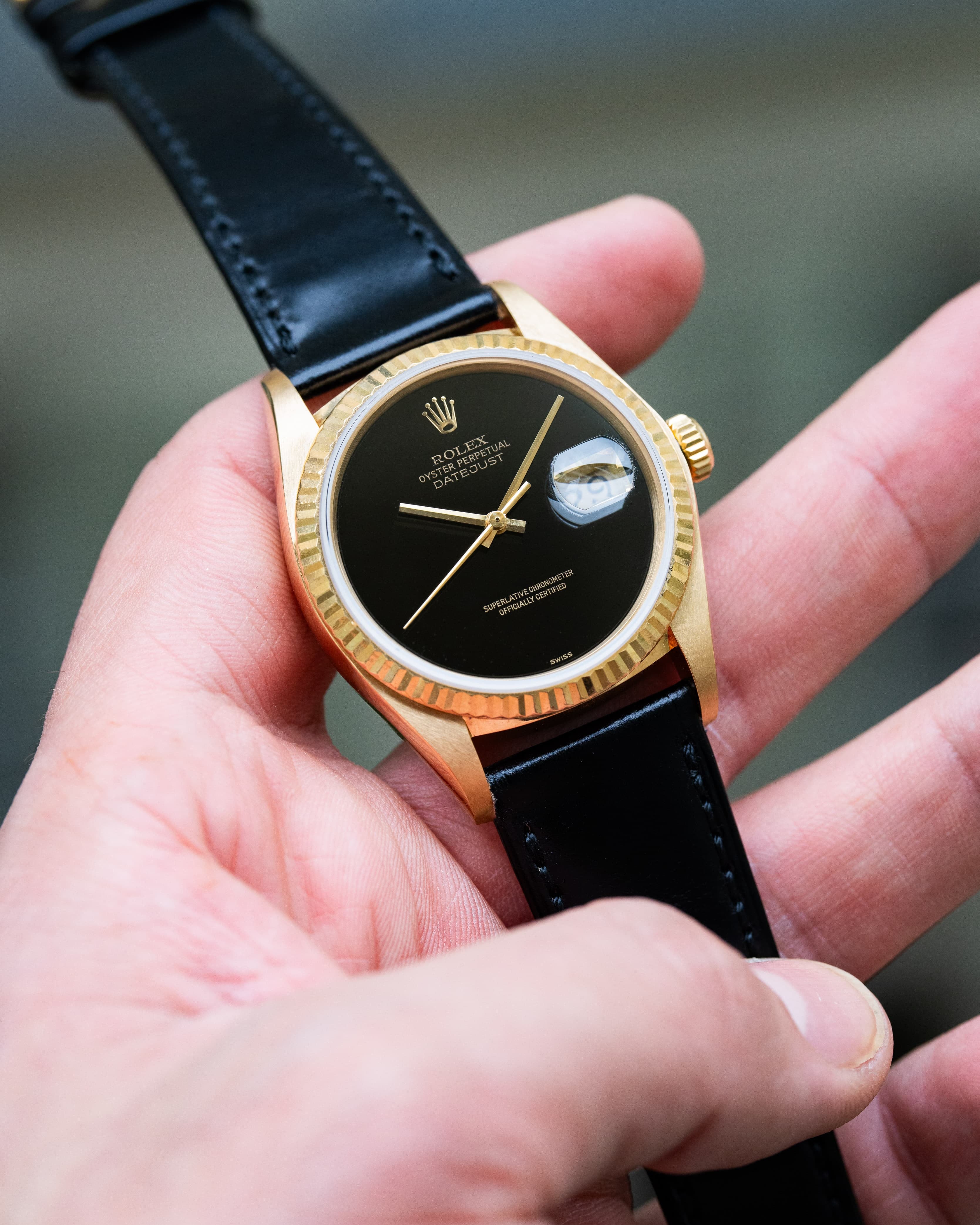WJ8H Superba Rolex Datejust ref. 16018 in oro giallo del 1983 – Quadrante Onyx «SWISS Only» - Lifestyle