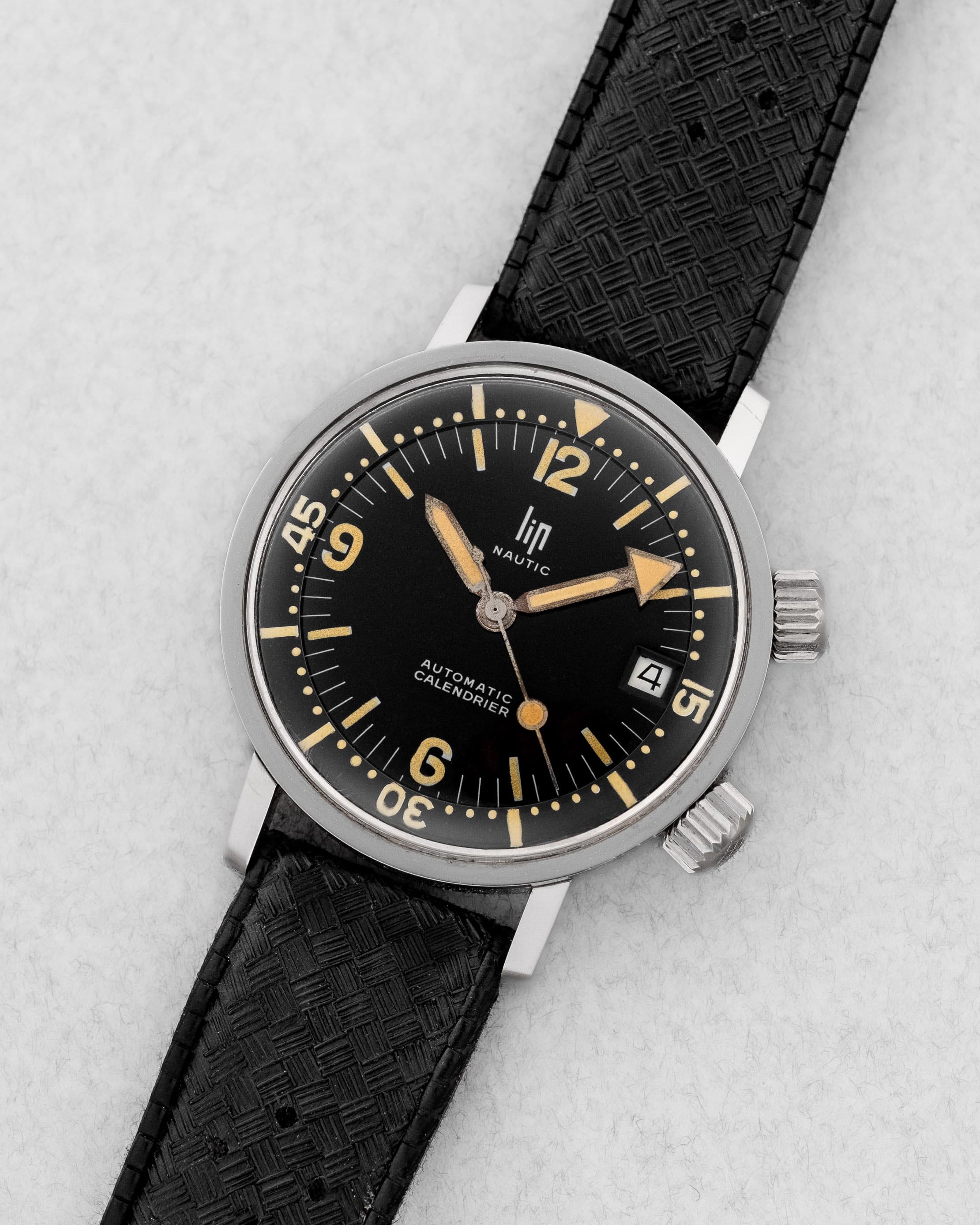 WKBP-AM Rare Lip Nautic Automatic Super-Compressor réf. 153-093 de 1965 – Parfait état - Three Quarters