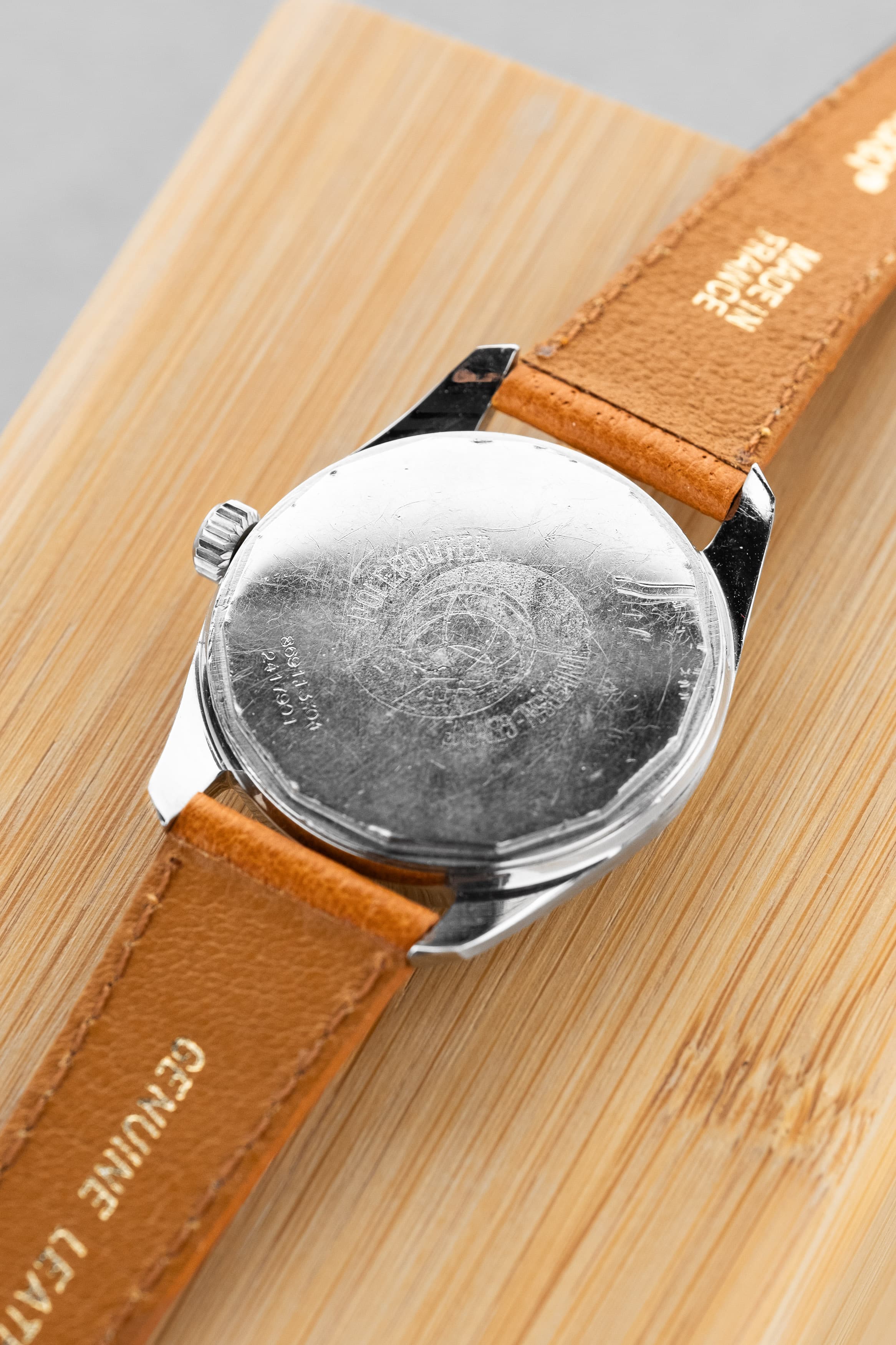 WYC6 Superbe Universal Genève Polerouter Date Micro-Rotor réf. 869113/04 de 196 - Back