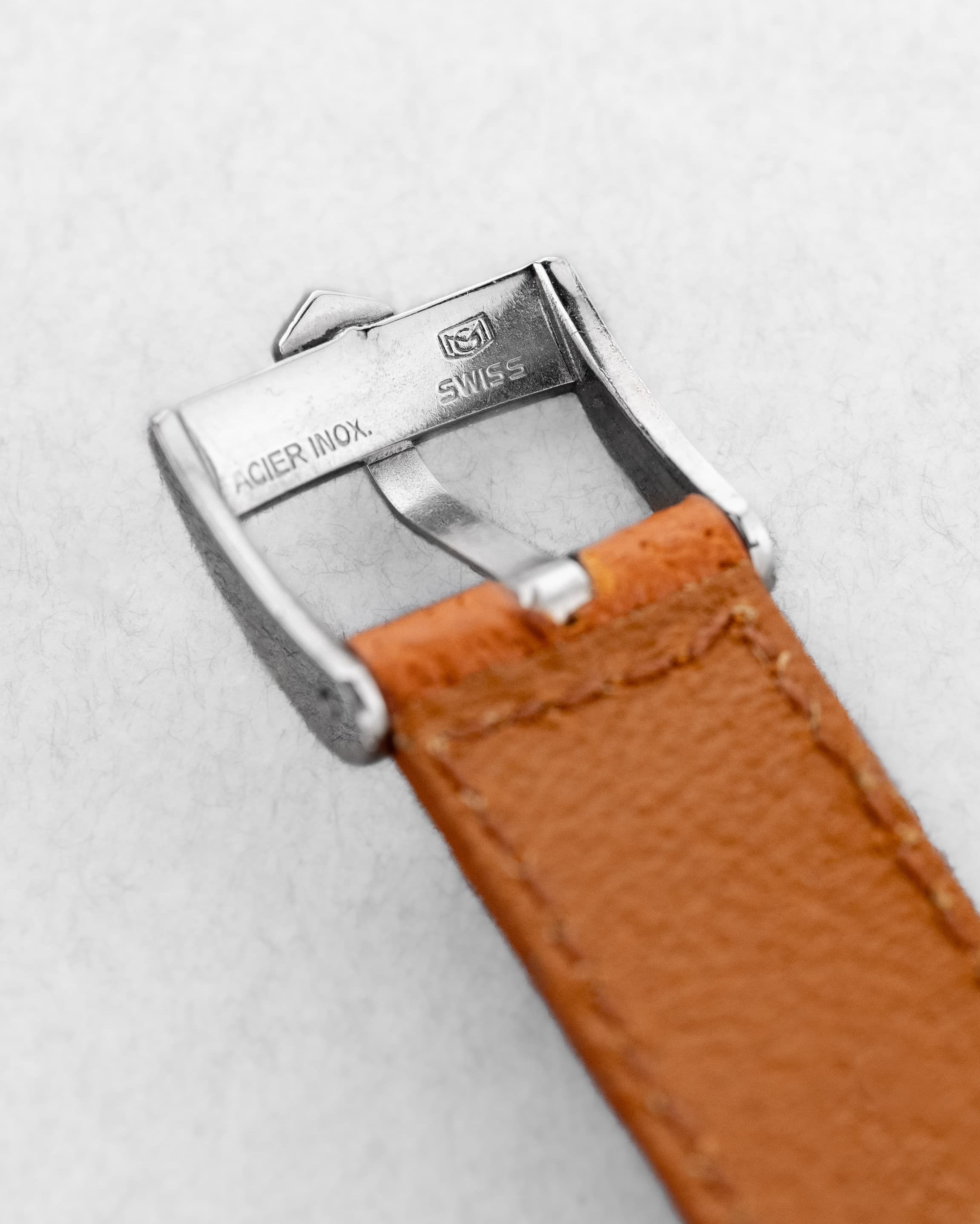 WYC6 Superbe Universal Genève Polerouter Date Micro-Rotor réf. 869113/04 de 196 - Buckle Inside