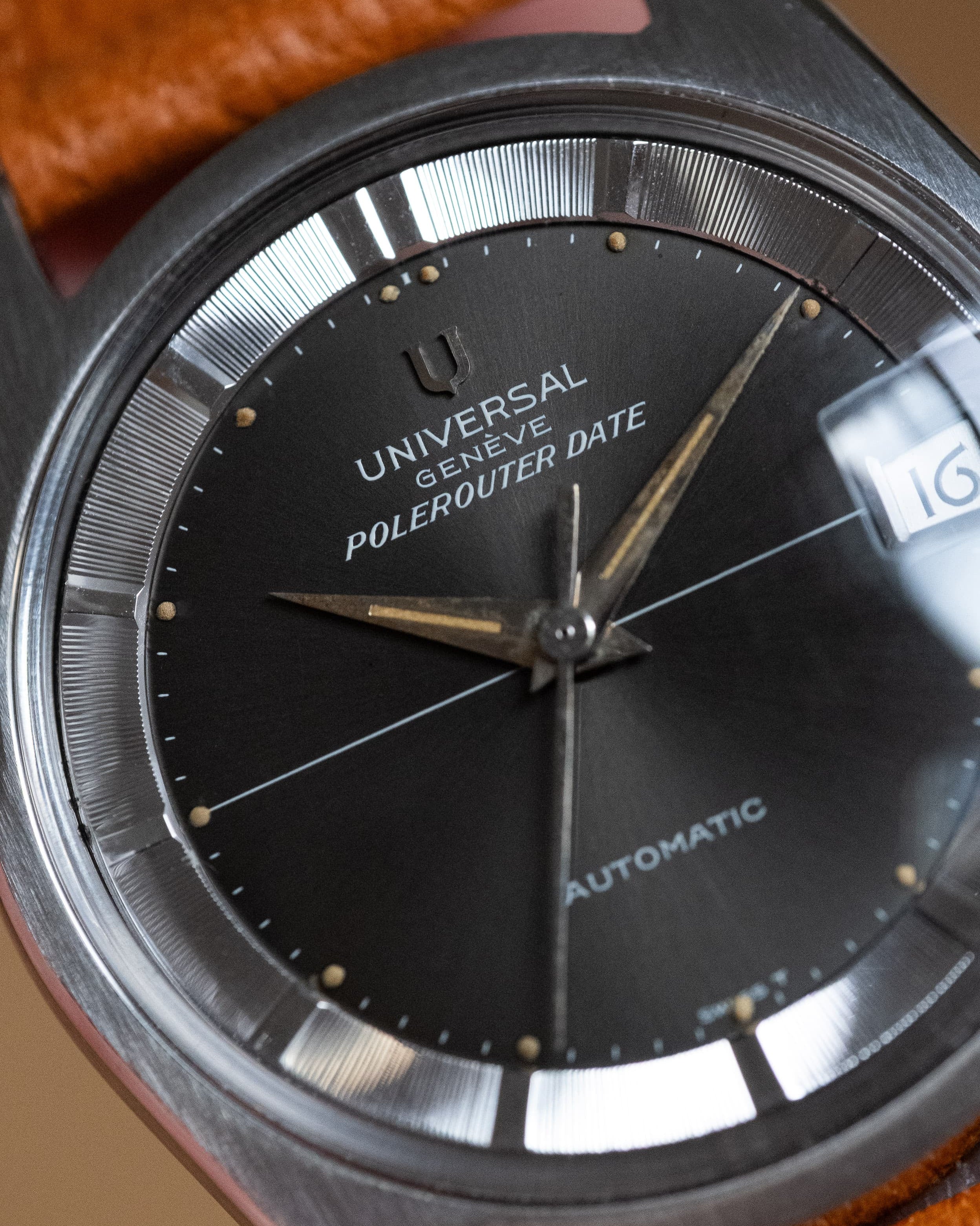 WYC6 Superbe Universal Genève Polerouter Date Micro-Rotor réf. 869113/04 de 1965 - Dial