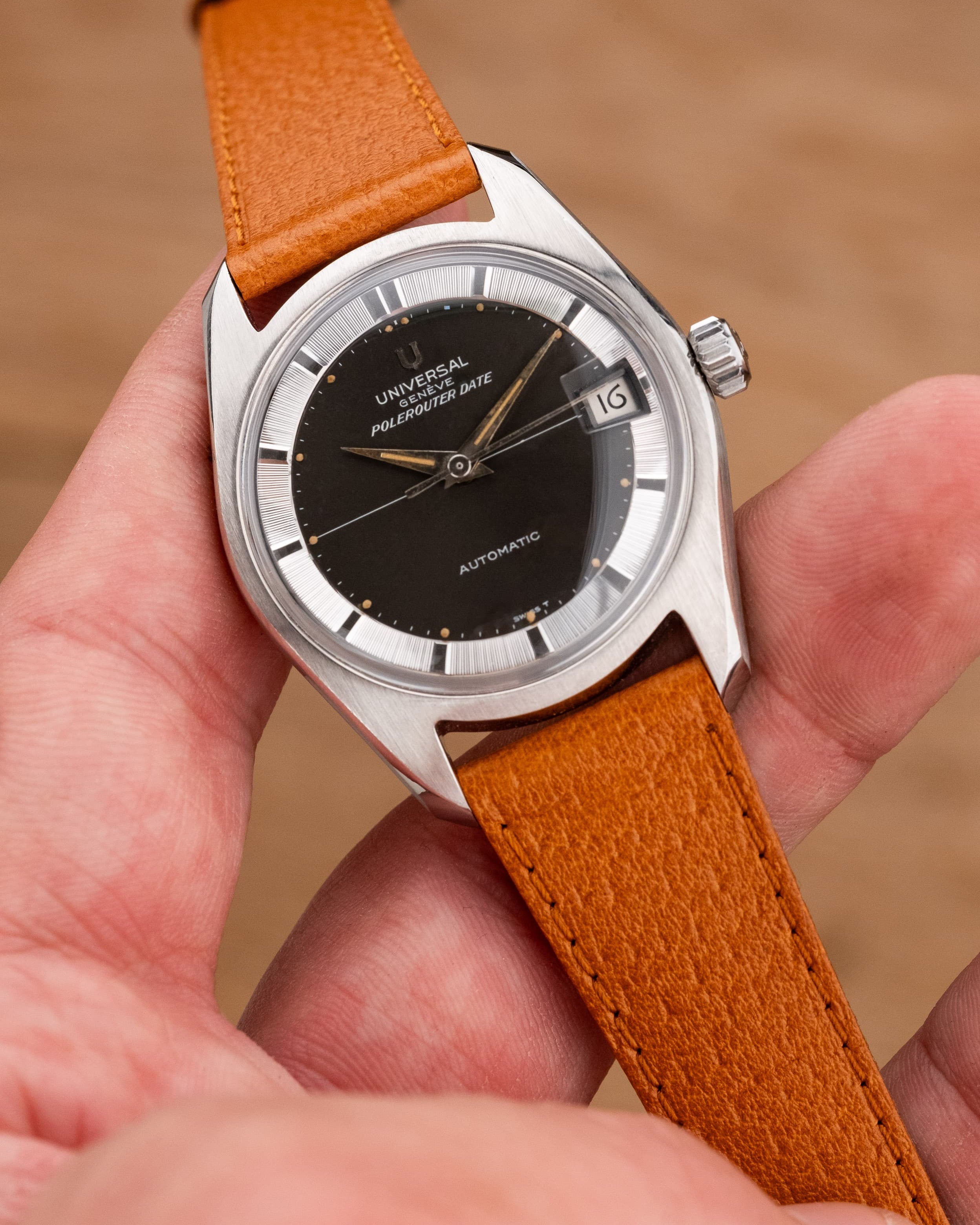 WYC6 Superbe Universal Genève Polerouter Date Micro-Rotor réf. 869113/04 de 1965 - Lifestyle