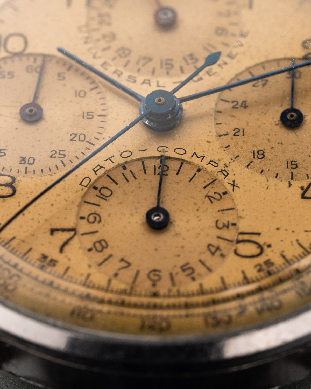 WZYF Rare chronographe Universal Genève Dato-Compax réf. 22530 « Jumbo » en acier, circa 1942 – Jamais poli - Dial