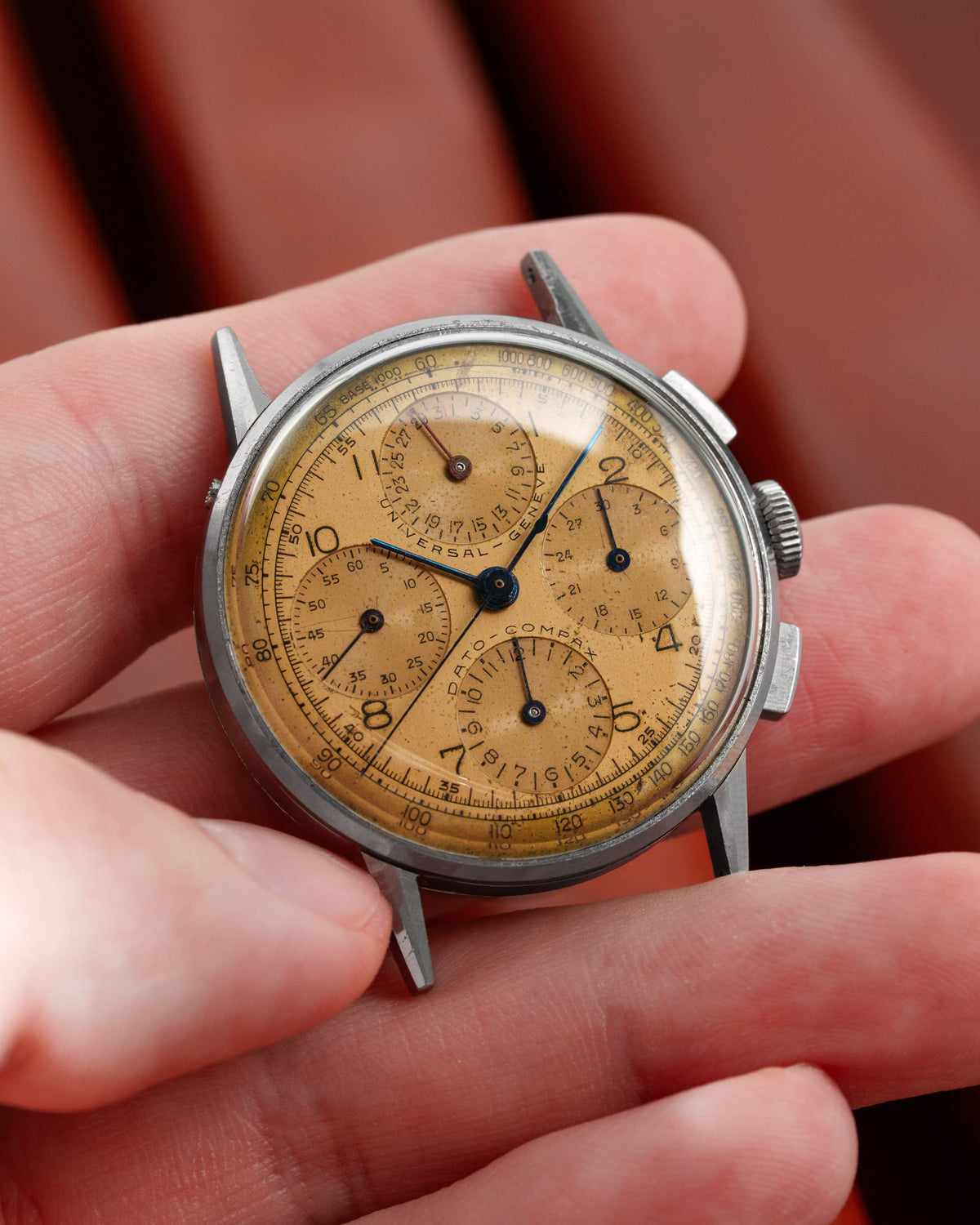 WZYF Rare chronographe Universal Genève Dato-Compax réf. 22530 « Jumbo » en acier, circa 1942 – Jamais poli - Feature