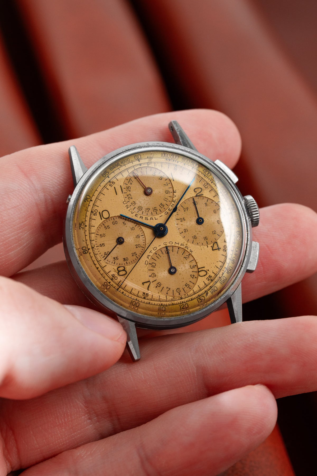 WZYF 罕見的 Universal Genève Dato-Compax 型號 22530「Jumbo」不鏽鋼計時碼錶,circa 1942——從未拋光 - 特寫