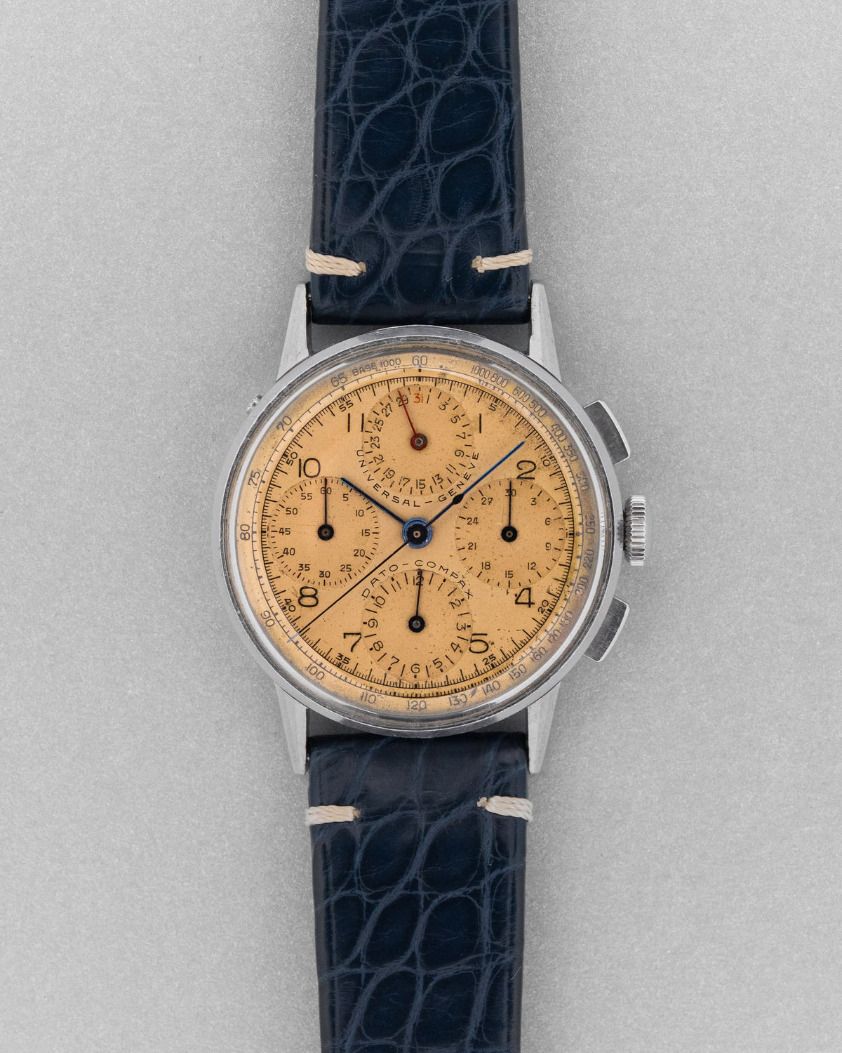 WZYF Rare chronographe Universal Genève Dato-Compax réf. 22530 « Jumbo » en acier, circa 1942 – Jamais poli - Front