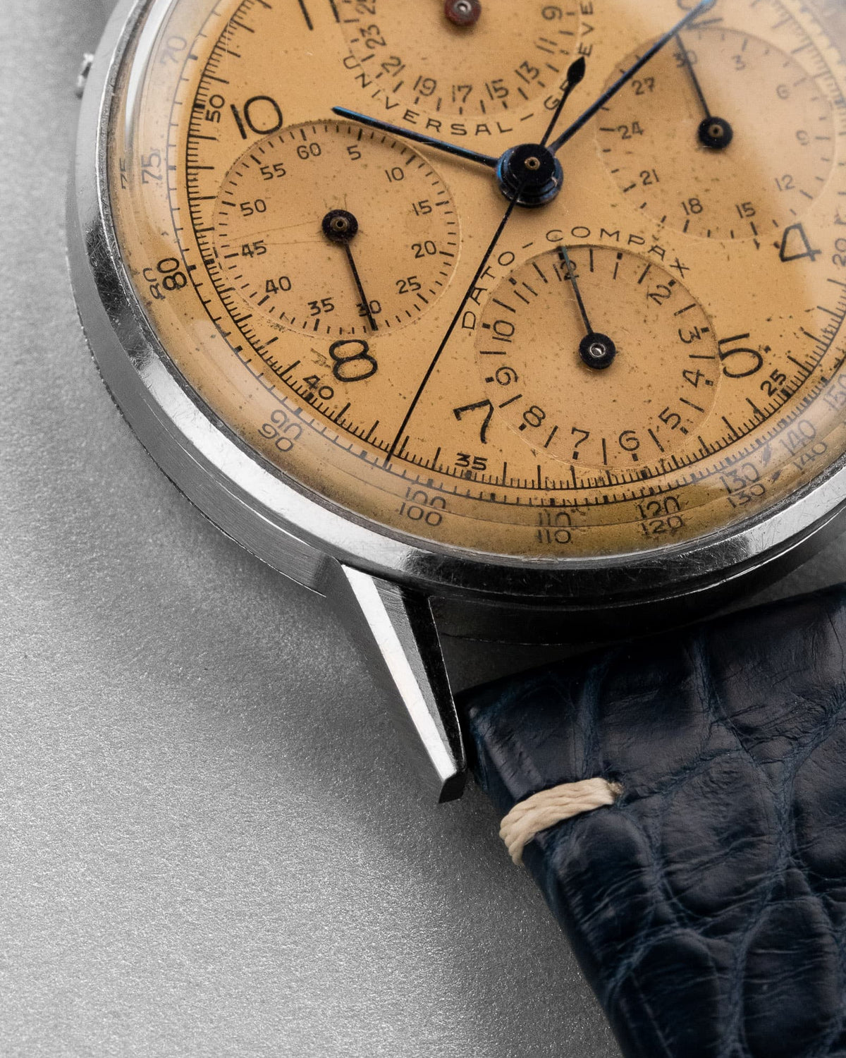 WZYF Rare chronographe Universal Genève Dato-Compax réf. 22530 « Jumbo » en acier, circa 1942 – Jamais poli - Left side