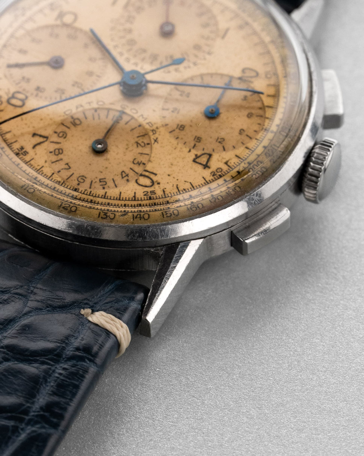 WZYF Rare chronographe Universal Genève Dato-Compax réf. 22530 « Jumbo » en acier, circa 1942 – Jamais poli - Right side