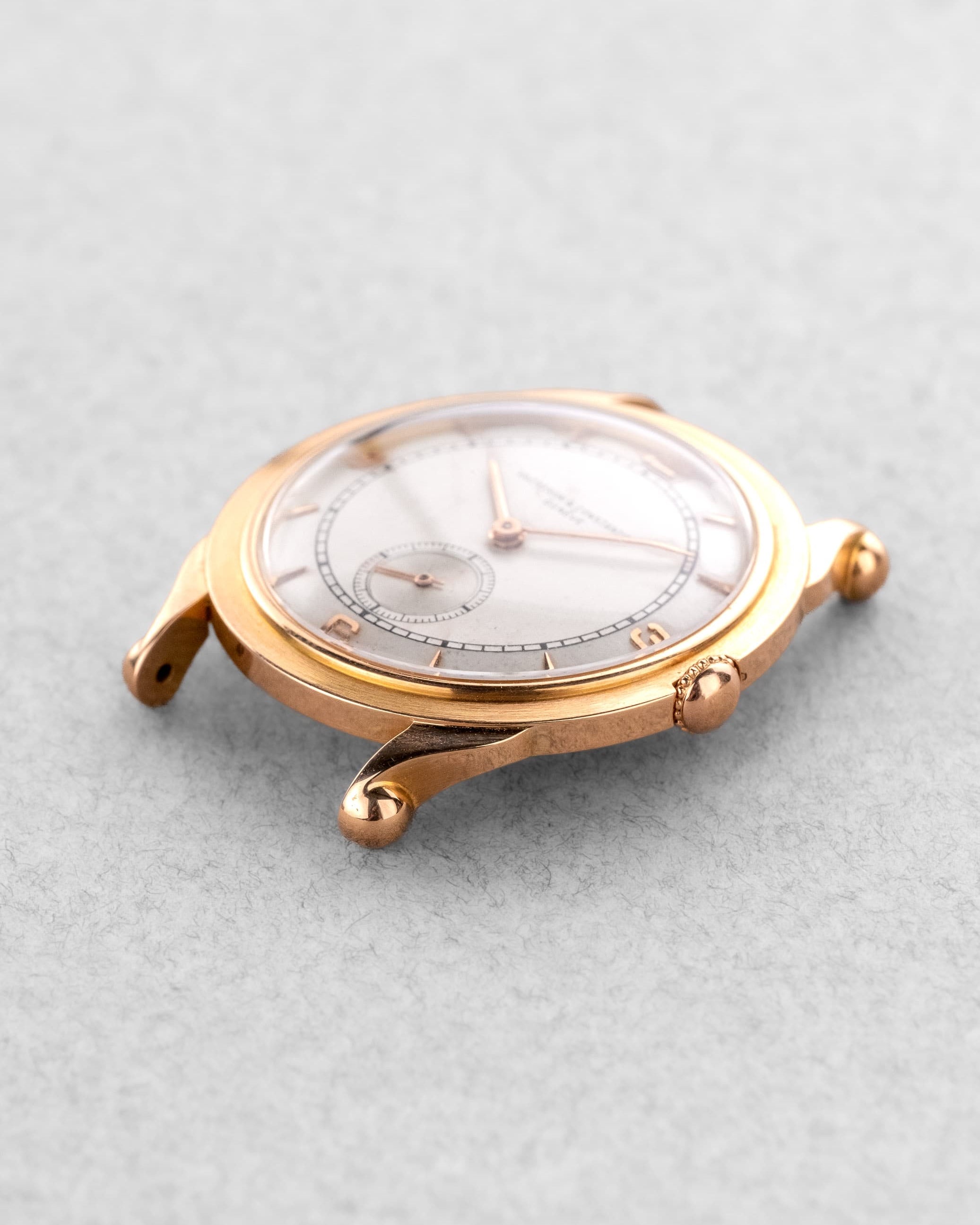 XLPL Superbe Vacheron & Constantin « Violin » en or rose, boîte française, cadran gravé-émaillé, circa 1949 - Feature