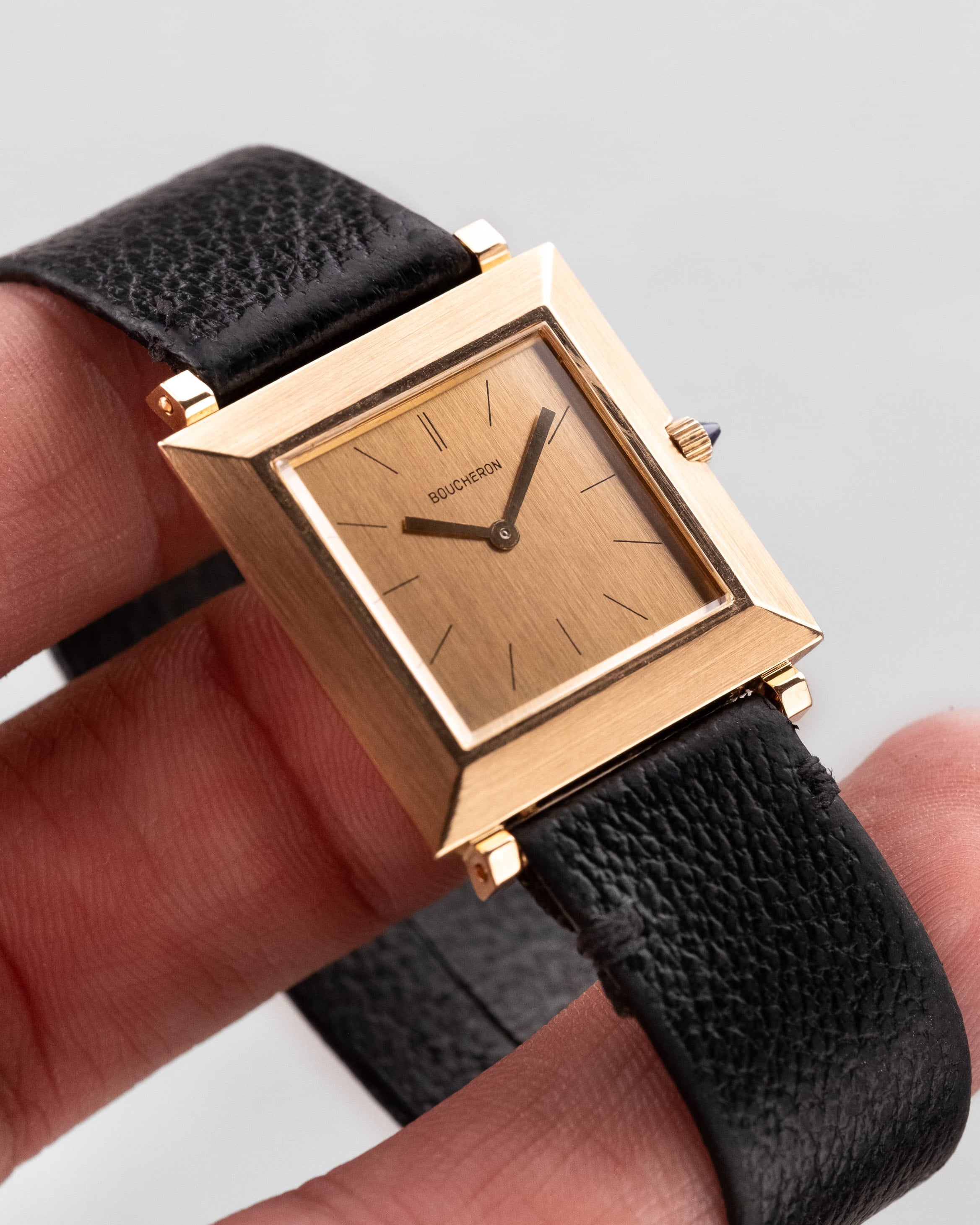 XRWV Élégante Boucheron Carrée Extra-Plate Grande Taille, calibre F. Piguet 21, circa 1960 - Dial