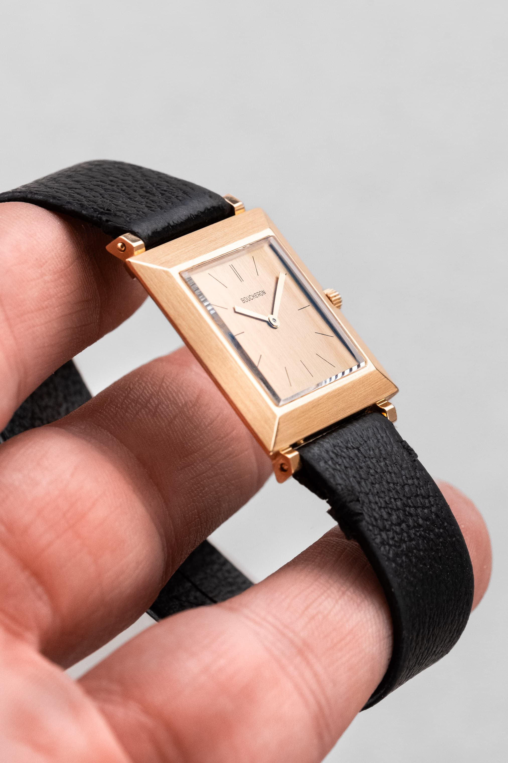 XRWV Élégante Boucheron Carrée Extra-Plate Grande Taille, calibre F. Piguet 21, circa 1960 - Feature