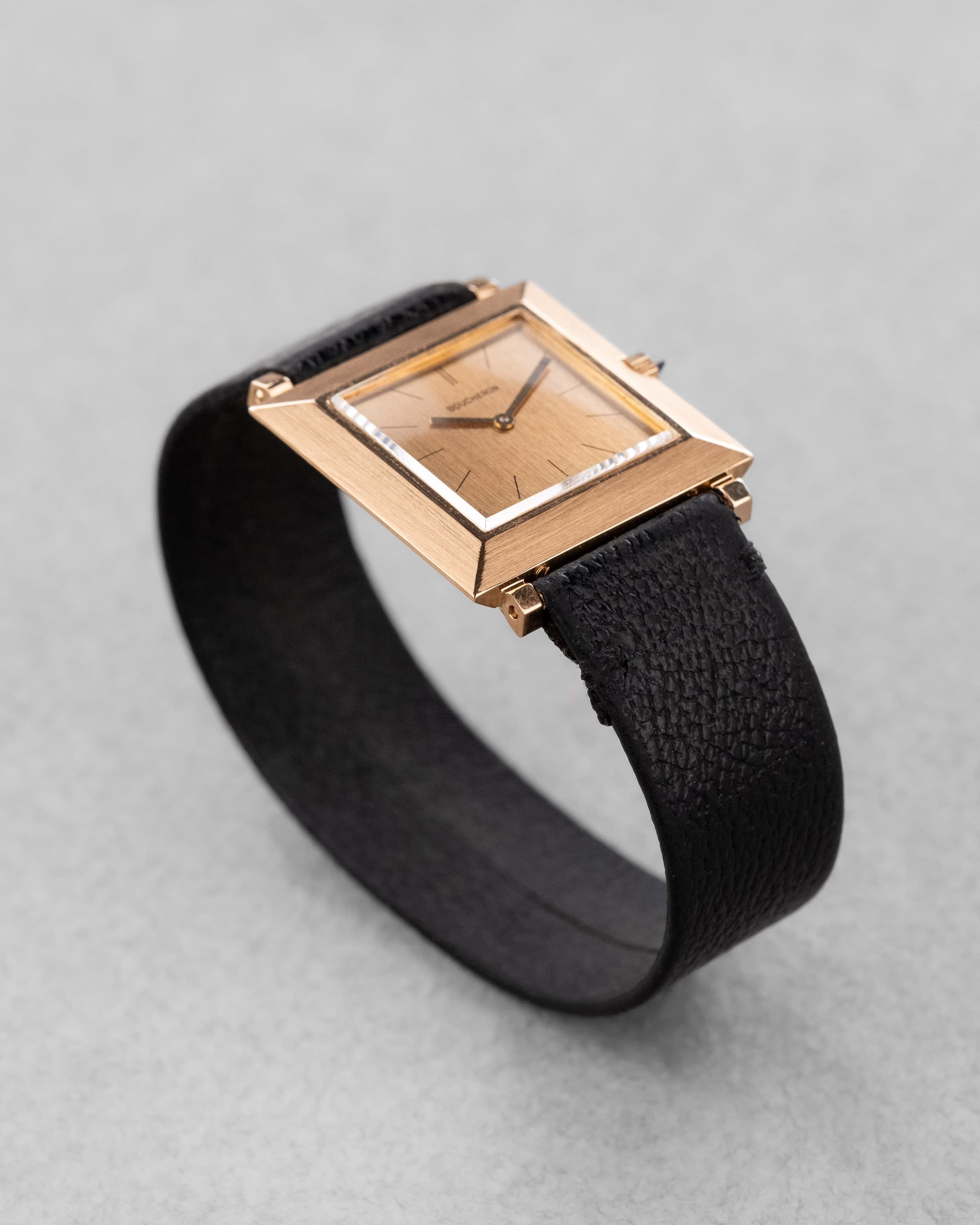 XRWV Élégante Boucheron Carrée Extra-Plate Grande Taille, calibre F. Piguet 21, circa 1960 - Left side