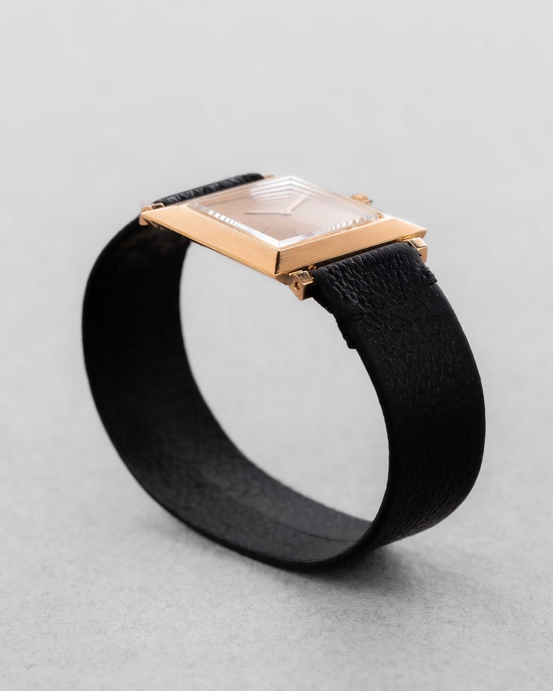 XRWV Élégante Boucheron Carrée Extra-Plate Grande Taille, calibre F. Piguet 21, circa 1960 - Left side