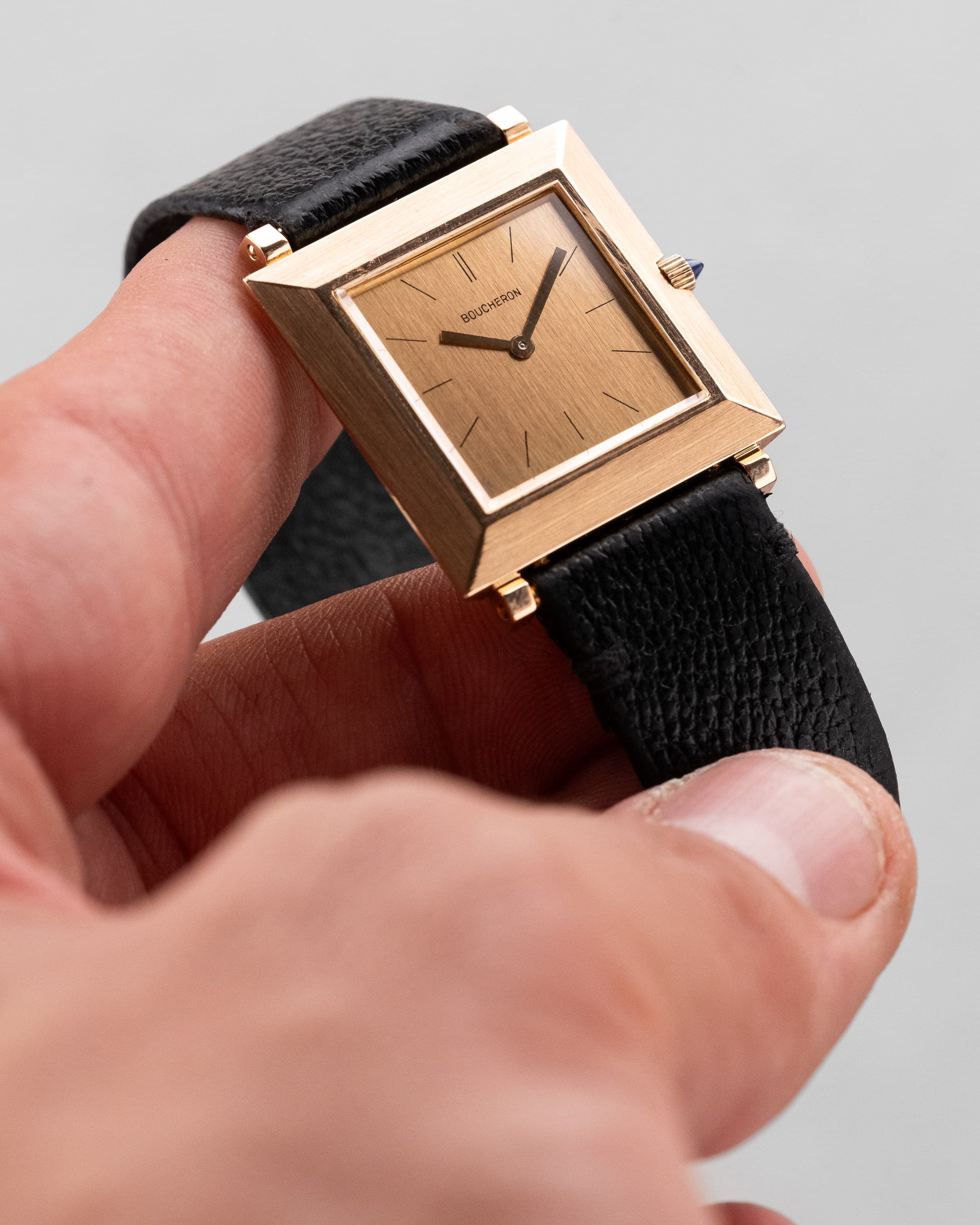 XRWV Élégante Boucheron Carrée Extra-Plate Grande Taille, calibre F. Piguet 21, circa 1960 - Lifestyle