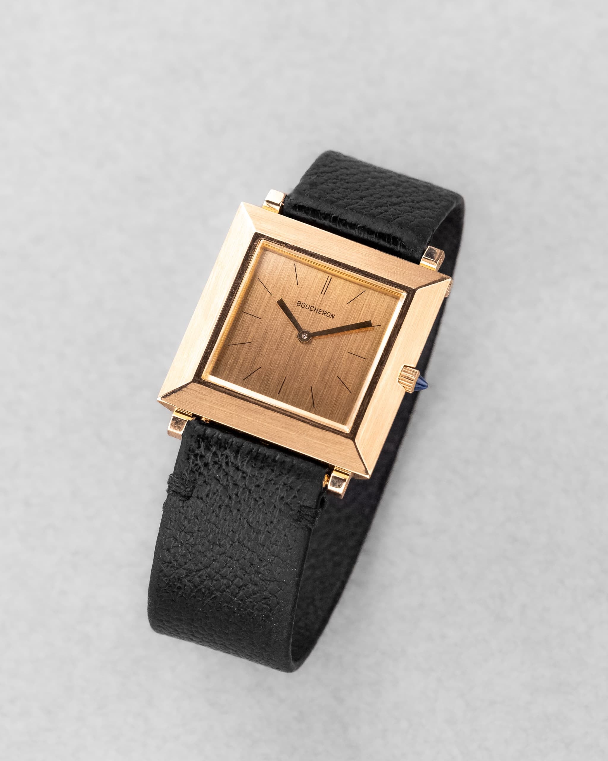 XRWV Élégante Boucheron Carrée Extra-Plate Grande Taille, calibre F. Piguet 21, circa 1960 - Three Quarters