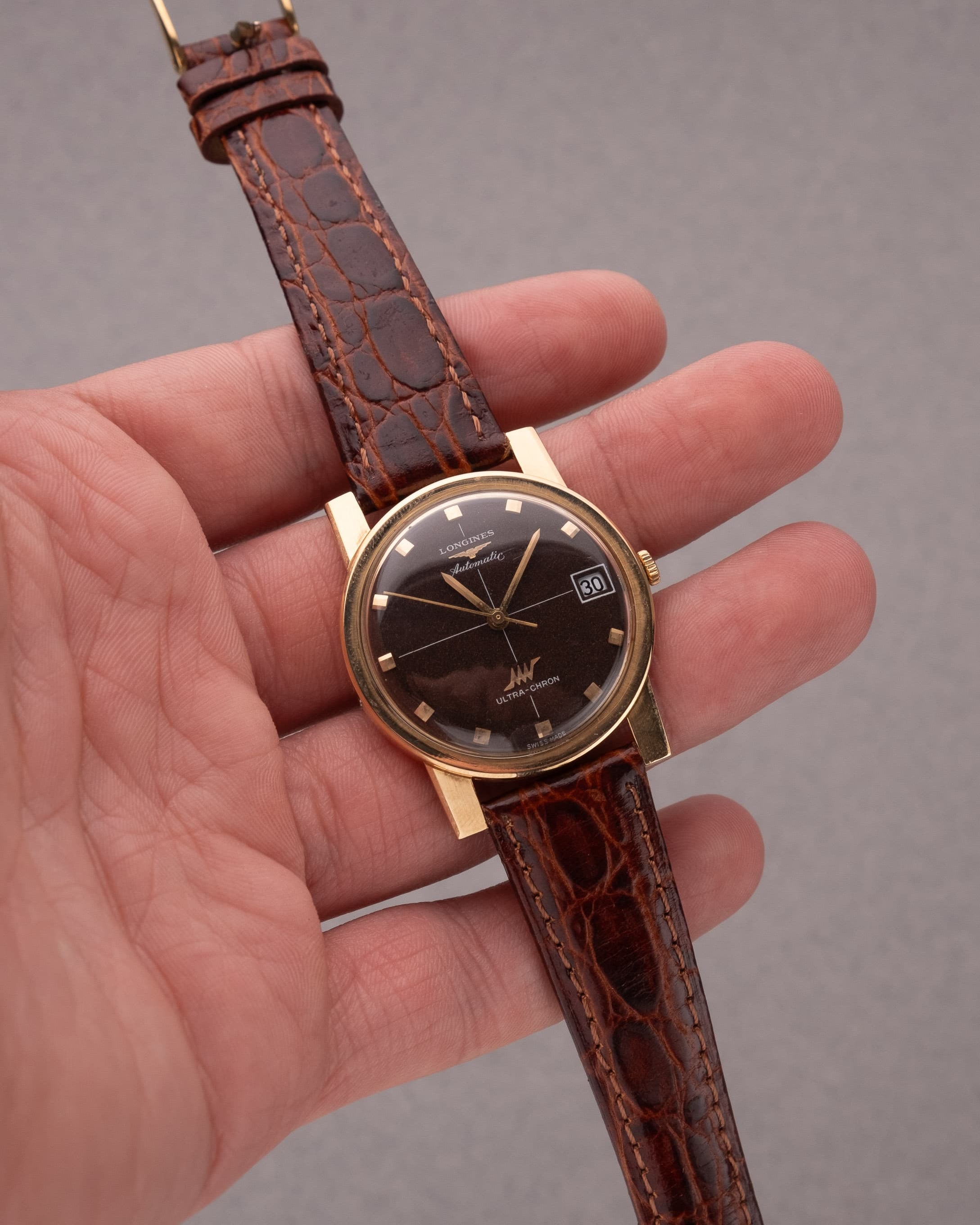 Y1FJ Rare Longines Ultra-Chron Automatic 7828-1 en or jaune - Lifestyle