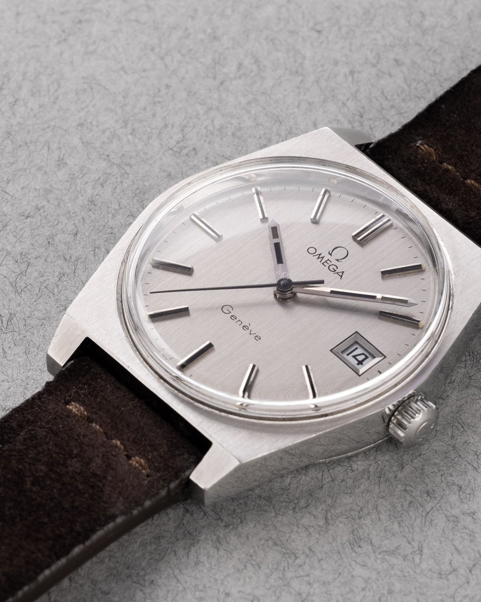 Y7YK Omega Genève 136.0049 de 1972 - Three Quarters
