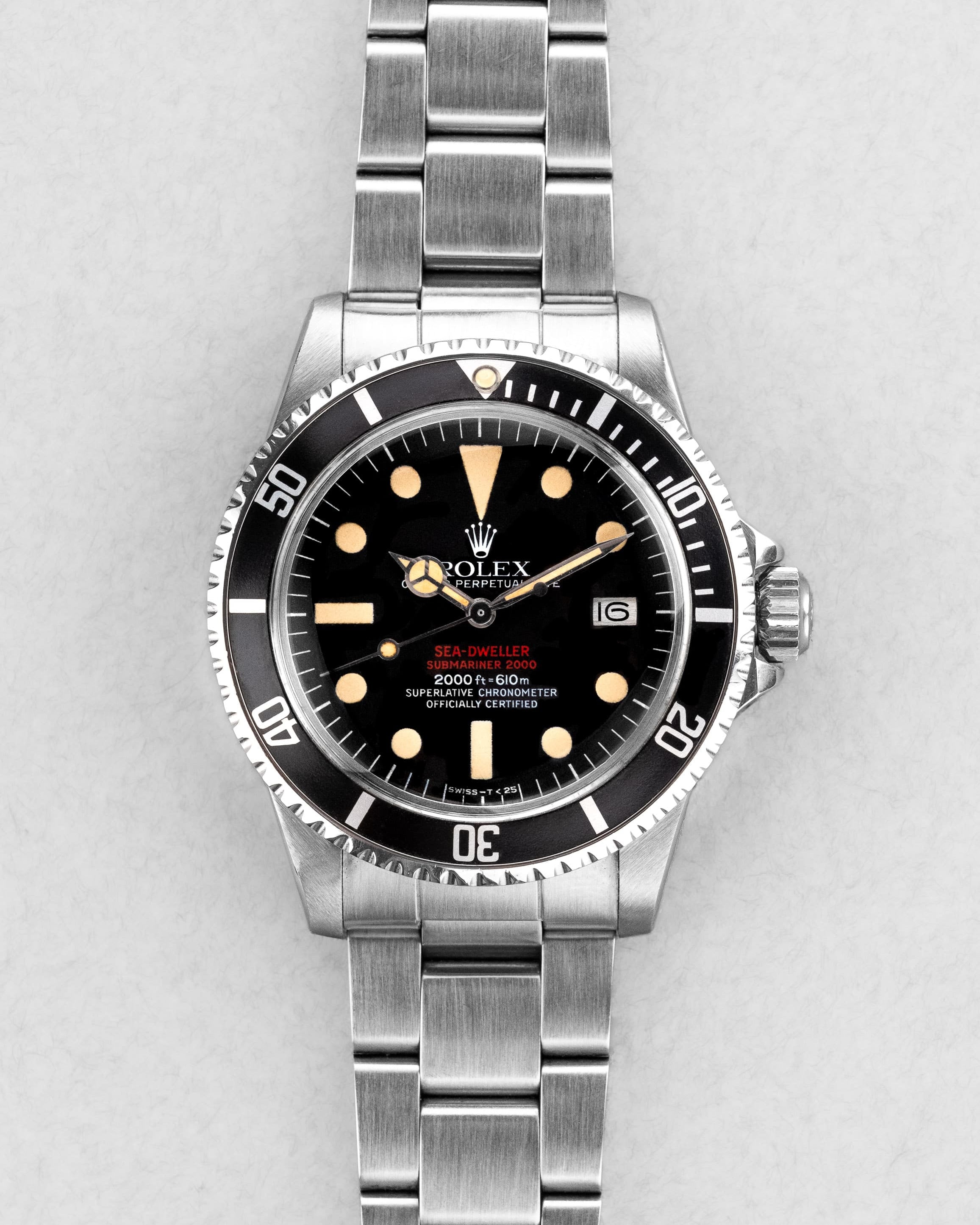 YAFC Superbe Rolex Sea-Dweller réf. 1665 « Double Rouge » Mark IV de 1975 - Front