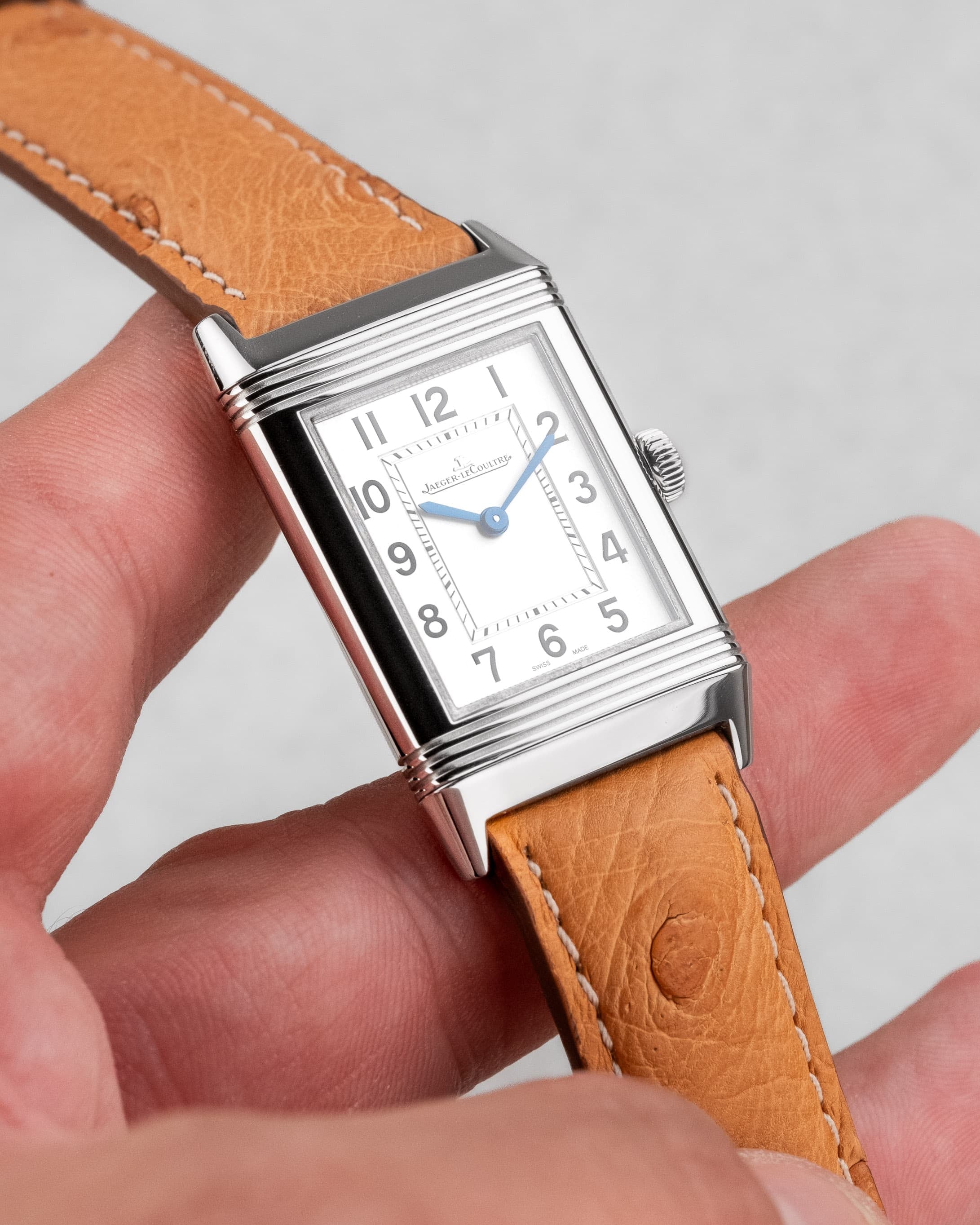 YSBJ Jaeger-LeCoultre Reverso Classique Medium Thin en acier, réf. Q2518540/222.8.47 - Lifestyle