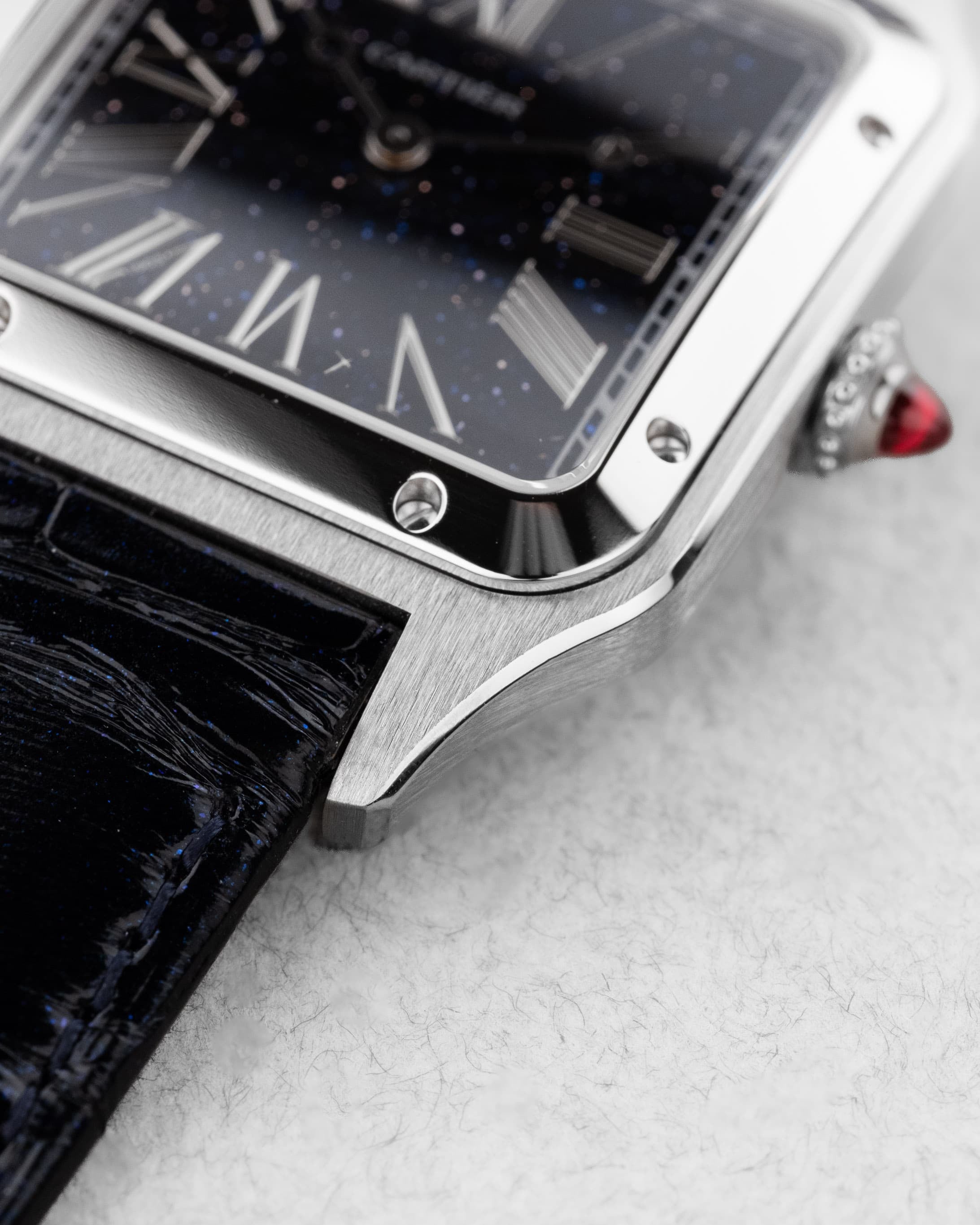 YSVF Cartier Santos-Dumont en Platine et Aventurine bleue, Édition limitée « La Baladeuse », neuve de 2025 - Feature