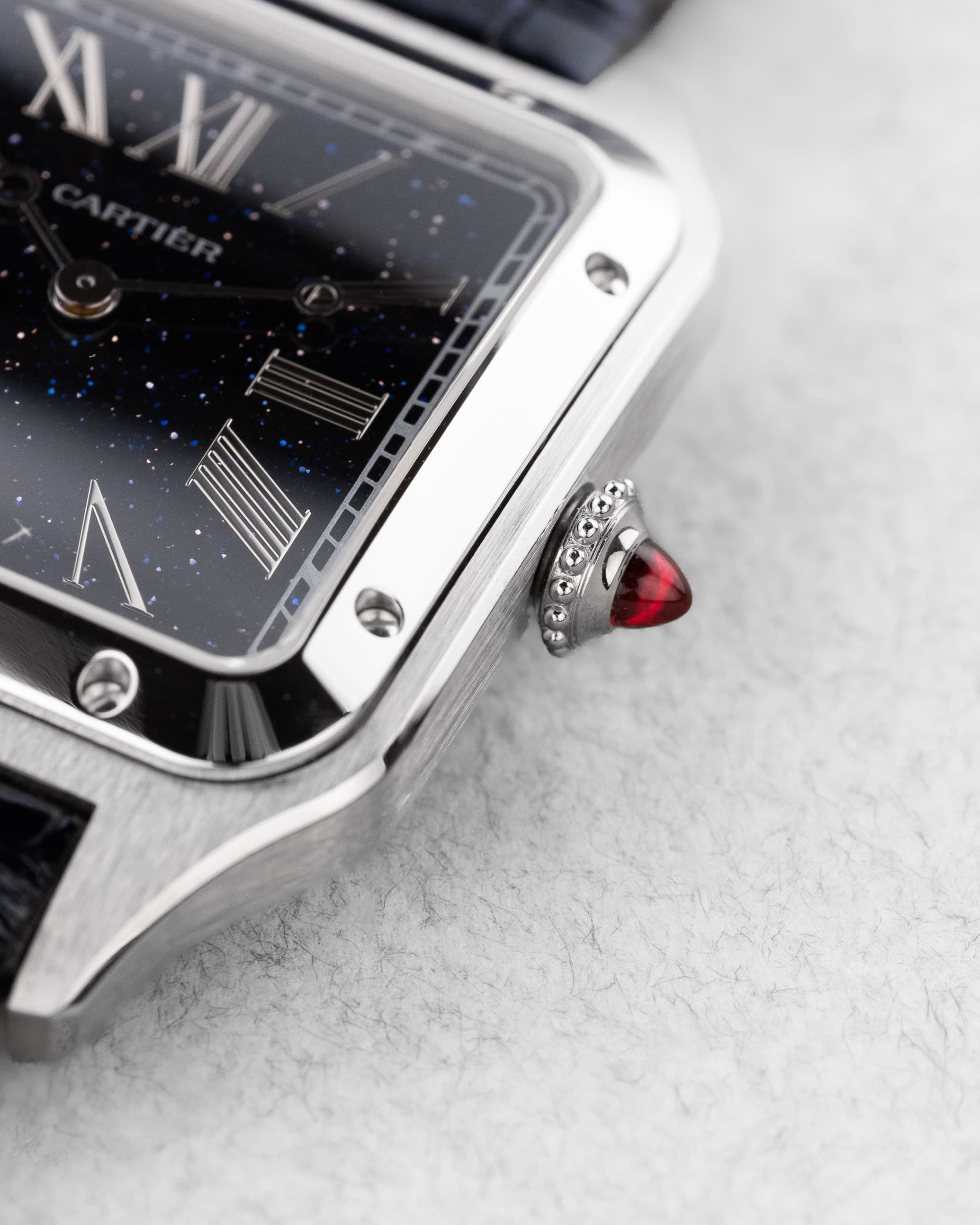 YSVF Cartier Santos-Dumont en Platine et Aventurine bleue, Édition limitée « La Baladeuse », neuve de 2025 - Feature