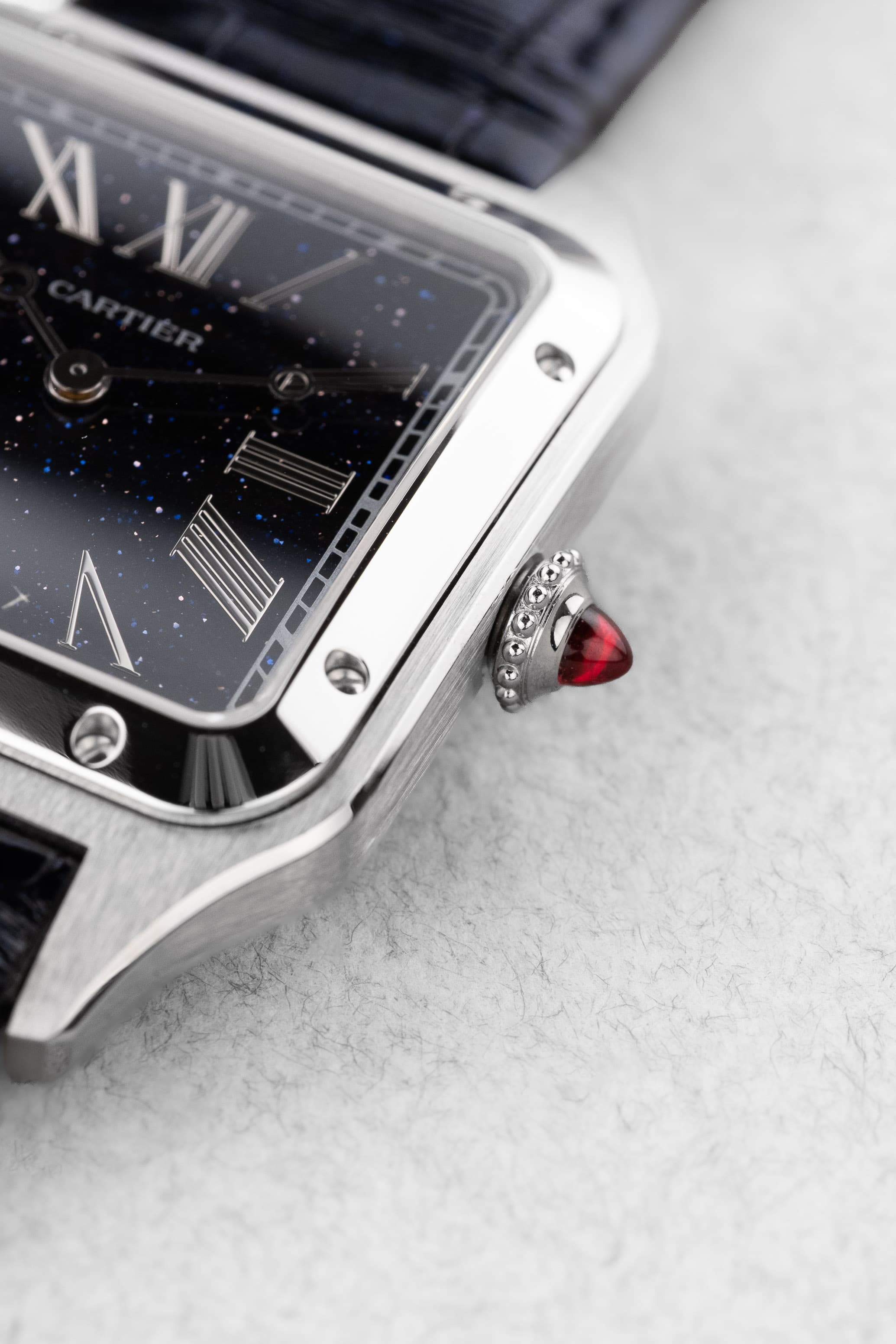 YSVF Cartier Santos-Dumont en Platine et Aventurine bleue, Édition limitée « La Baladeuse », neuve de 2025 - Feature