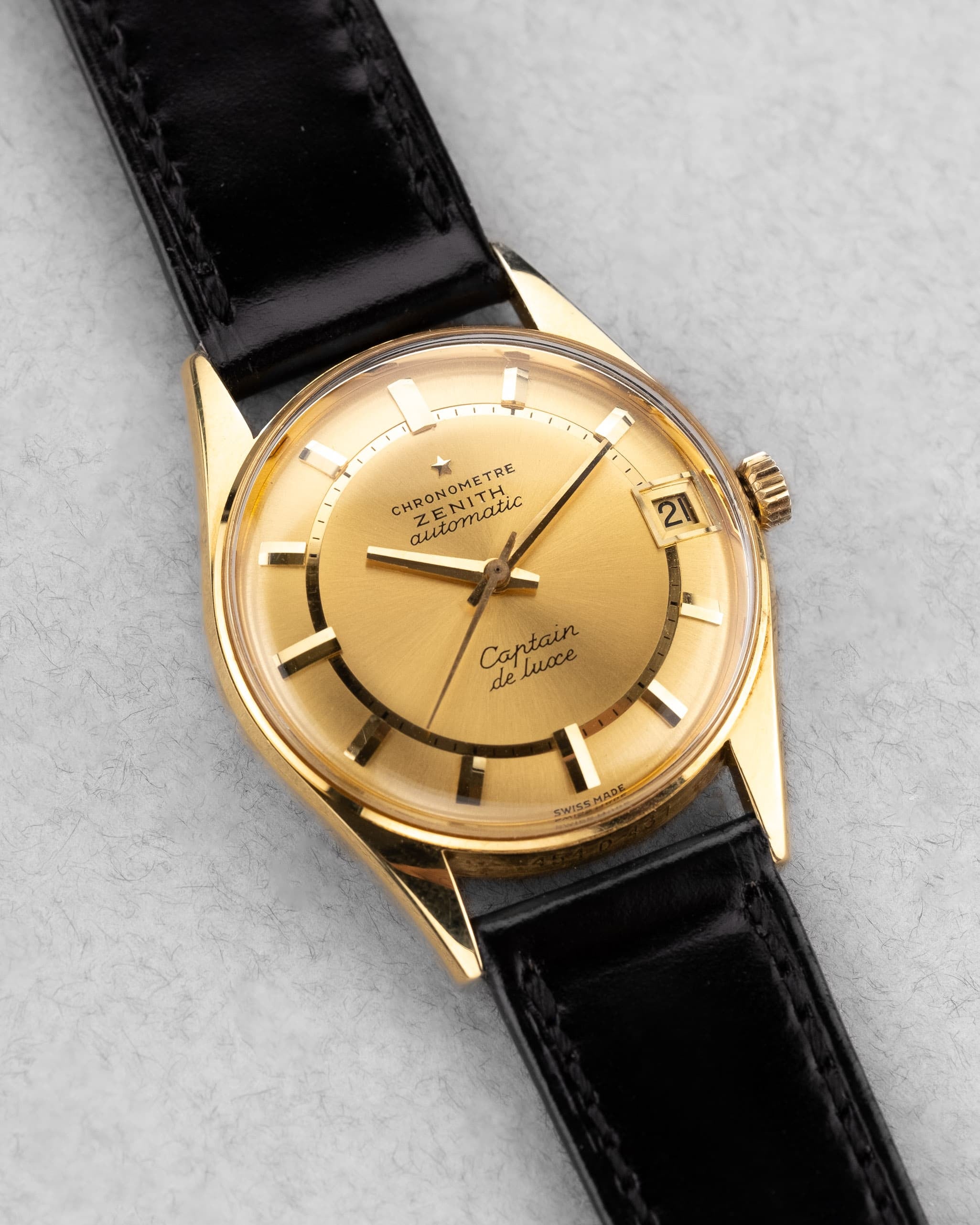 Z3DV Zenith Captain De Luxe Chronomètre Automatic en or jaune de 1970 - Three Quarters