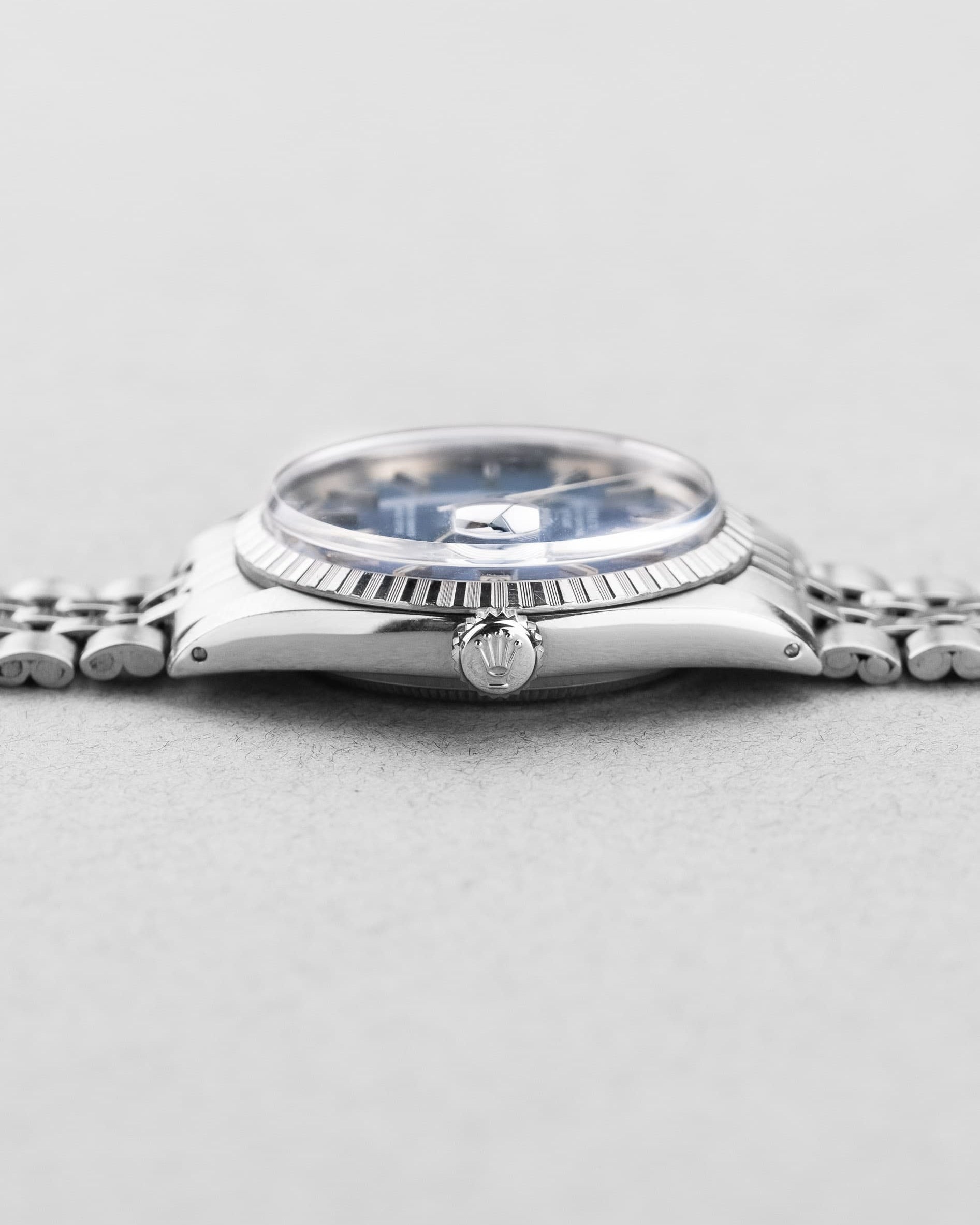 ZAG9 Rolex Datejust réf. 1603 en acier de 1973 – Cadran « Bleu Sigma » - Right side