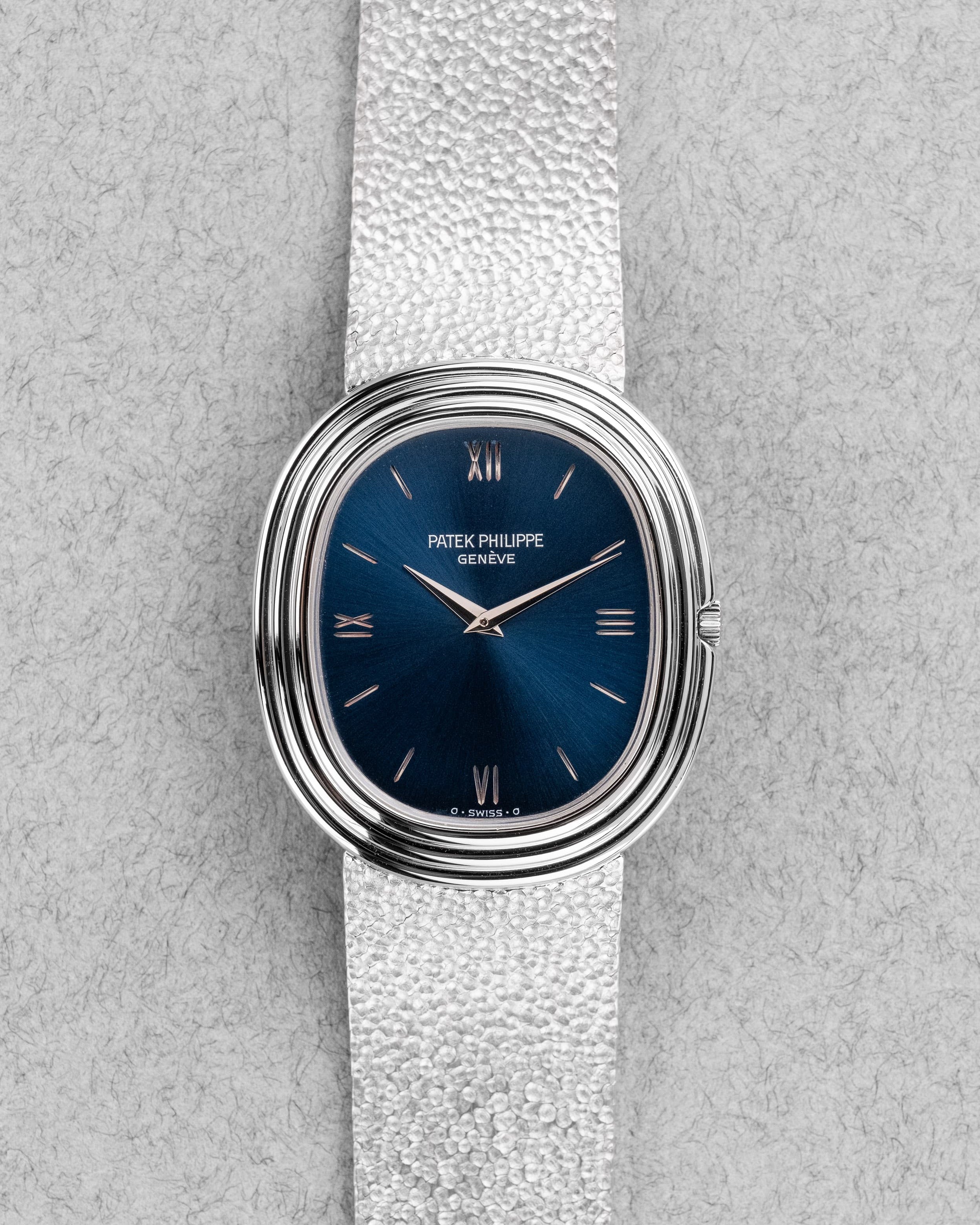 ZY8M Exceptionnelle Patek Philippe Ellipse d'Or 3634 en or blanc - Front